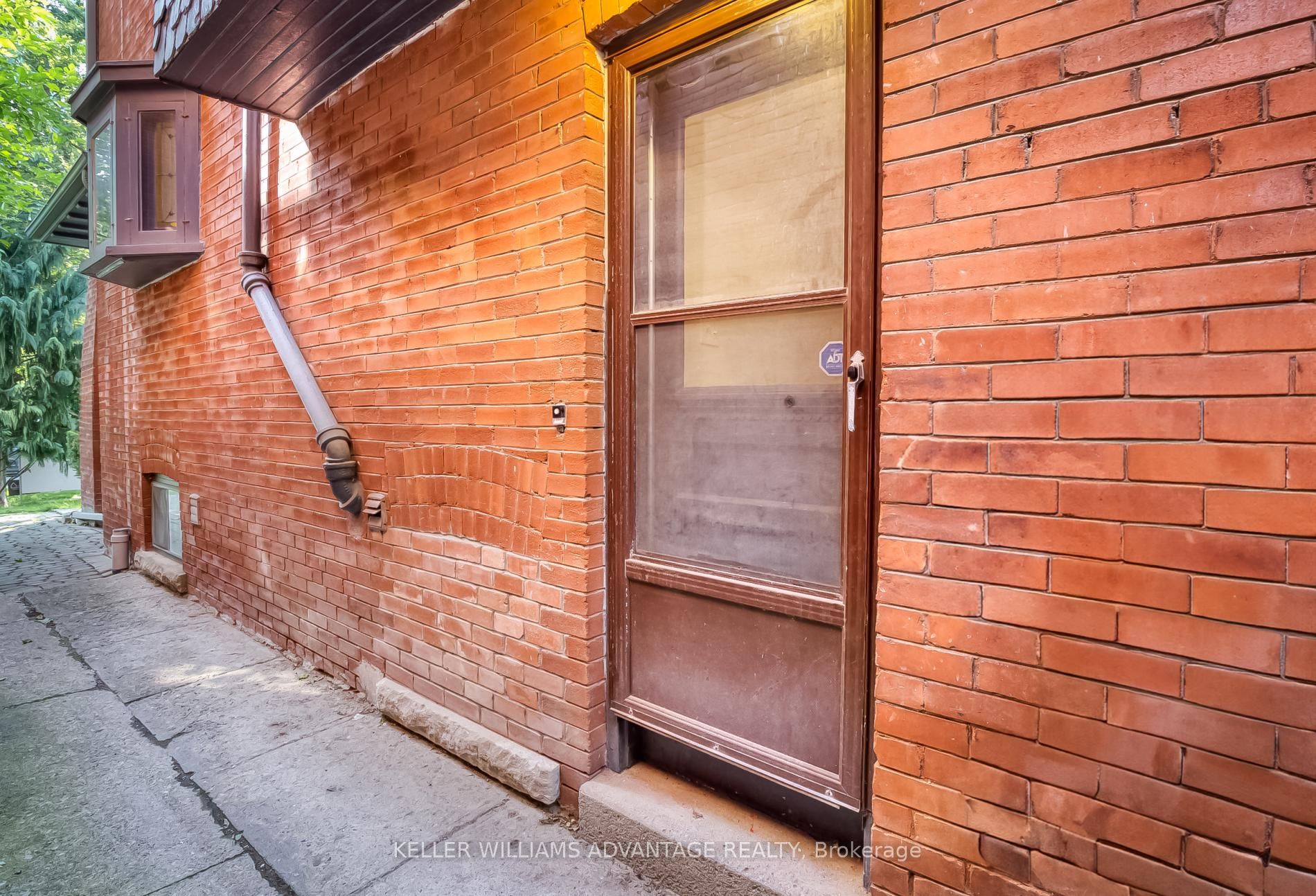 146 Madison Avenue Lower, Toronto, ON M5R 2S5 photo 3