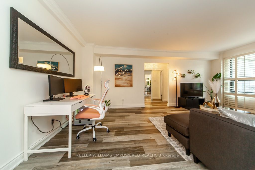 740 Eglinton Avenue W 205, Toronto, ON M5N 1C4 photo 2