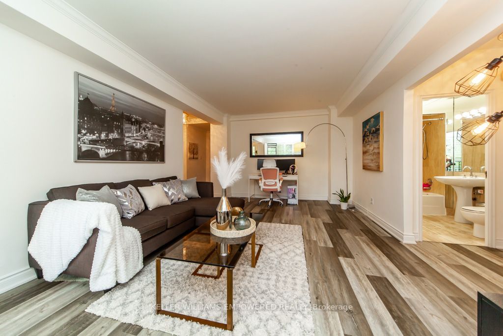 740 Eglinton Avenue W 205, Toronto, ON M5N 1C4 photo 3