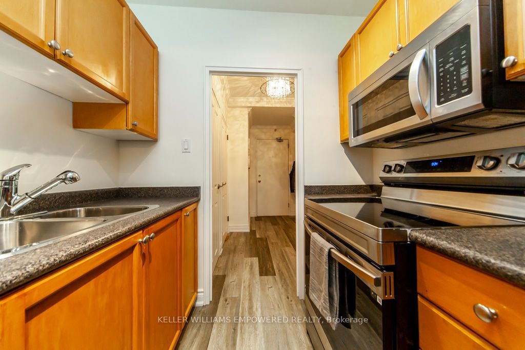 740 Eglinton Avenue W 205, Toronto, ON M5N 1C4 photo 5