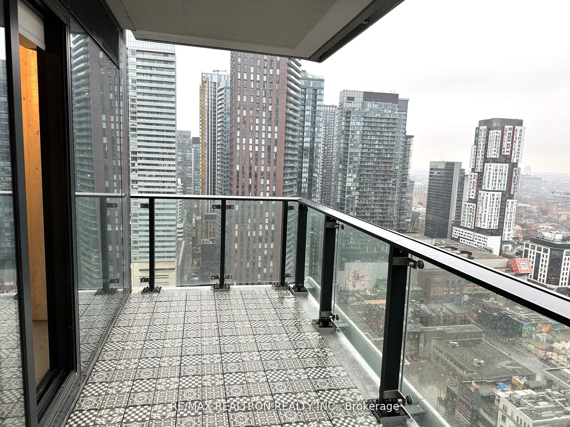 224 King Street W 2901, Toronto, ON M5H 0A6 photo 3