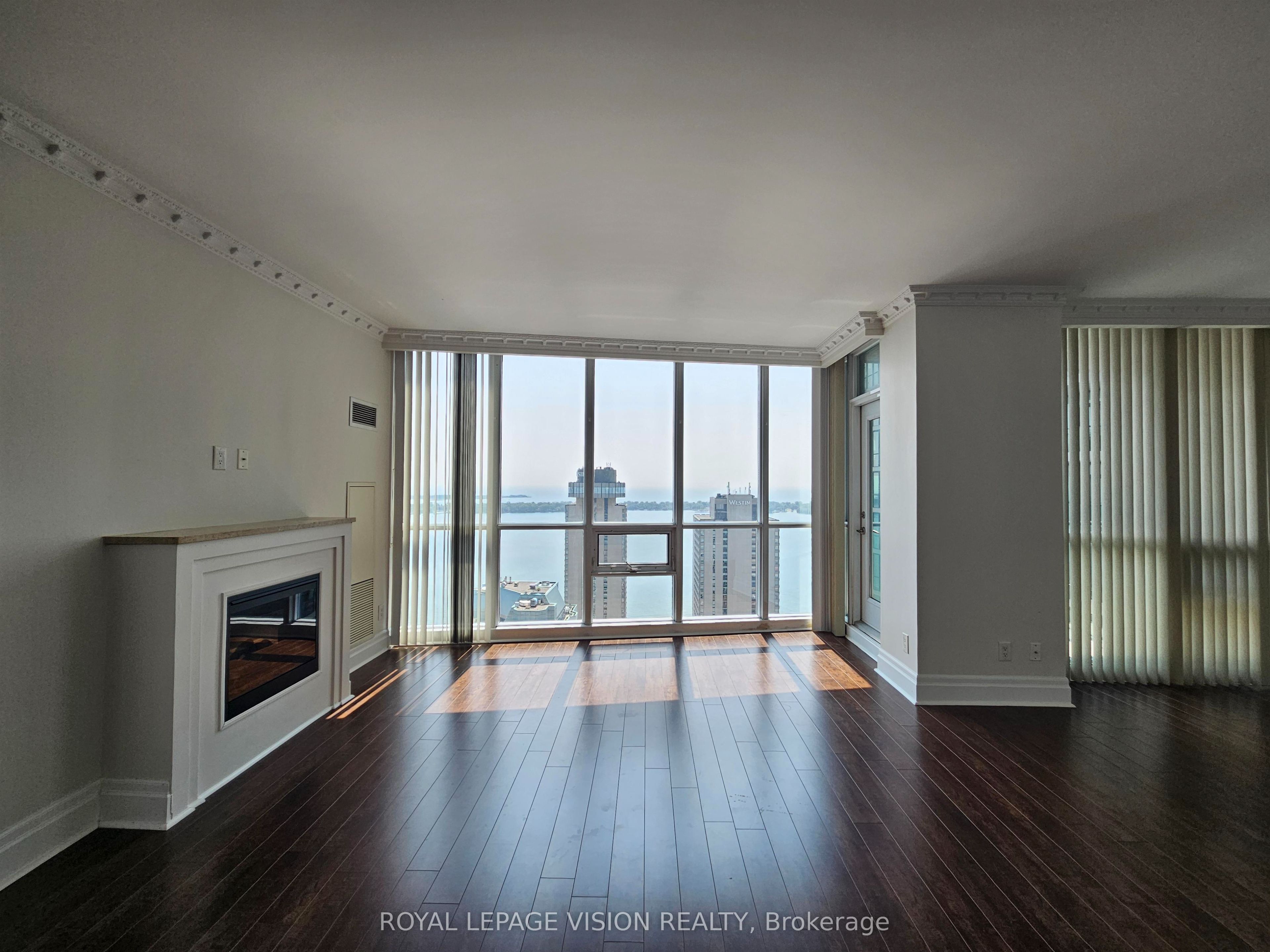 16 Harbour Street 3810, Toronto, ON M5J 2Z7 photo 3