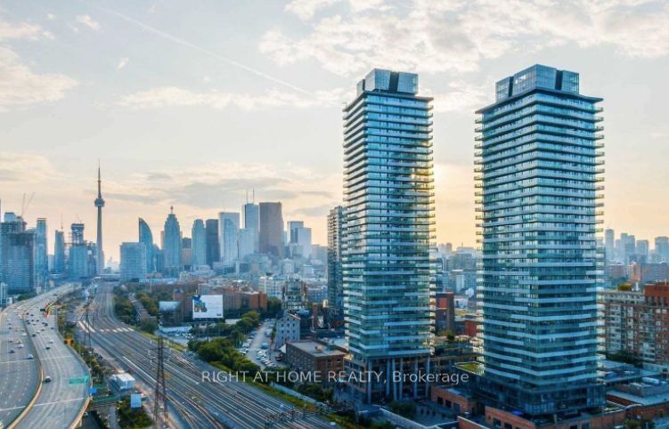 70 Distillery Lane 1708, Toronto, ON M5A 0E3 photo 2