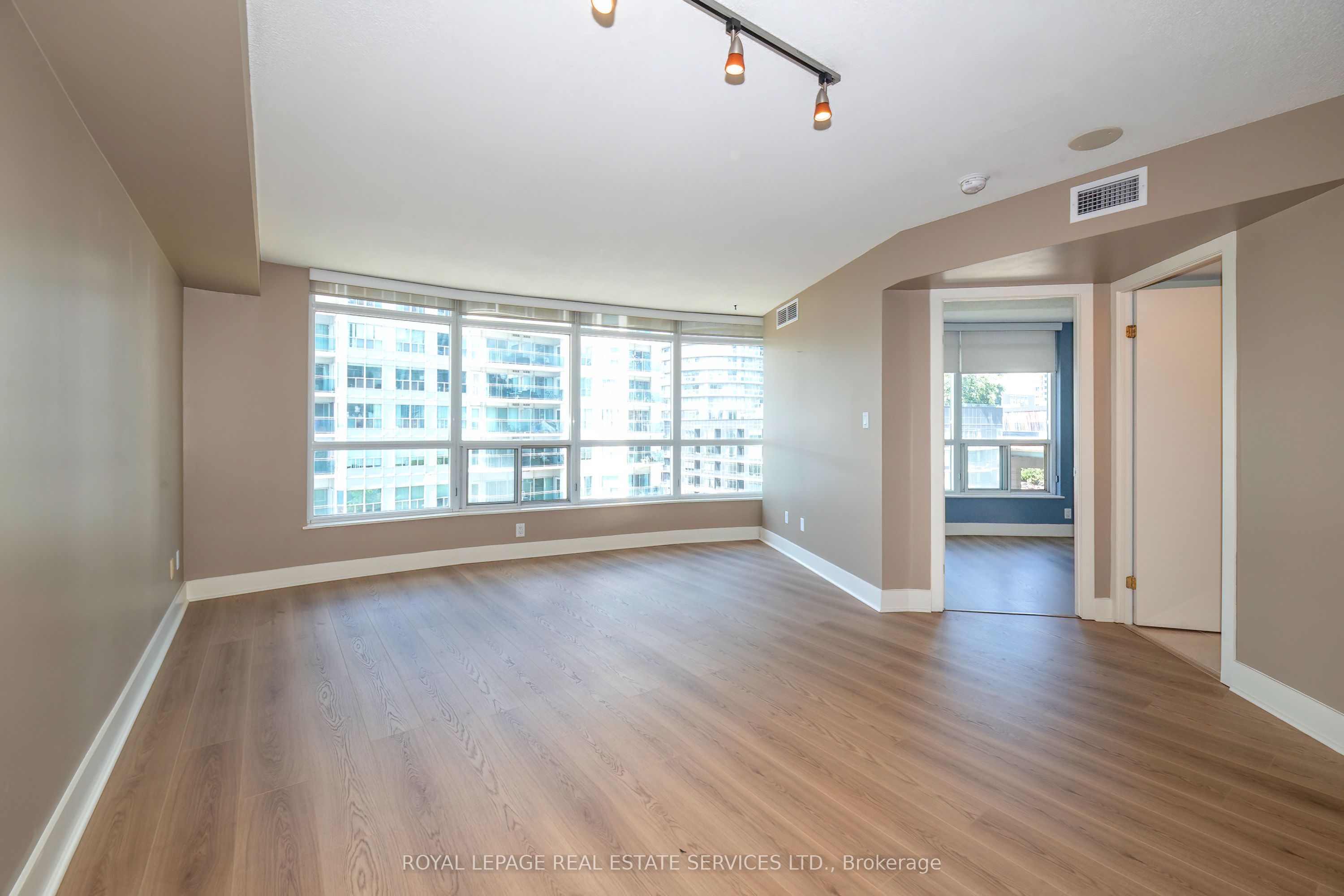 550 Queens Quay W 707, Toronto, ON M5V 3M8 photo 4