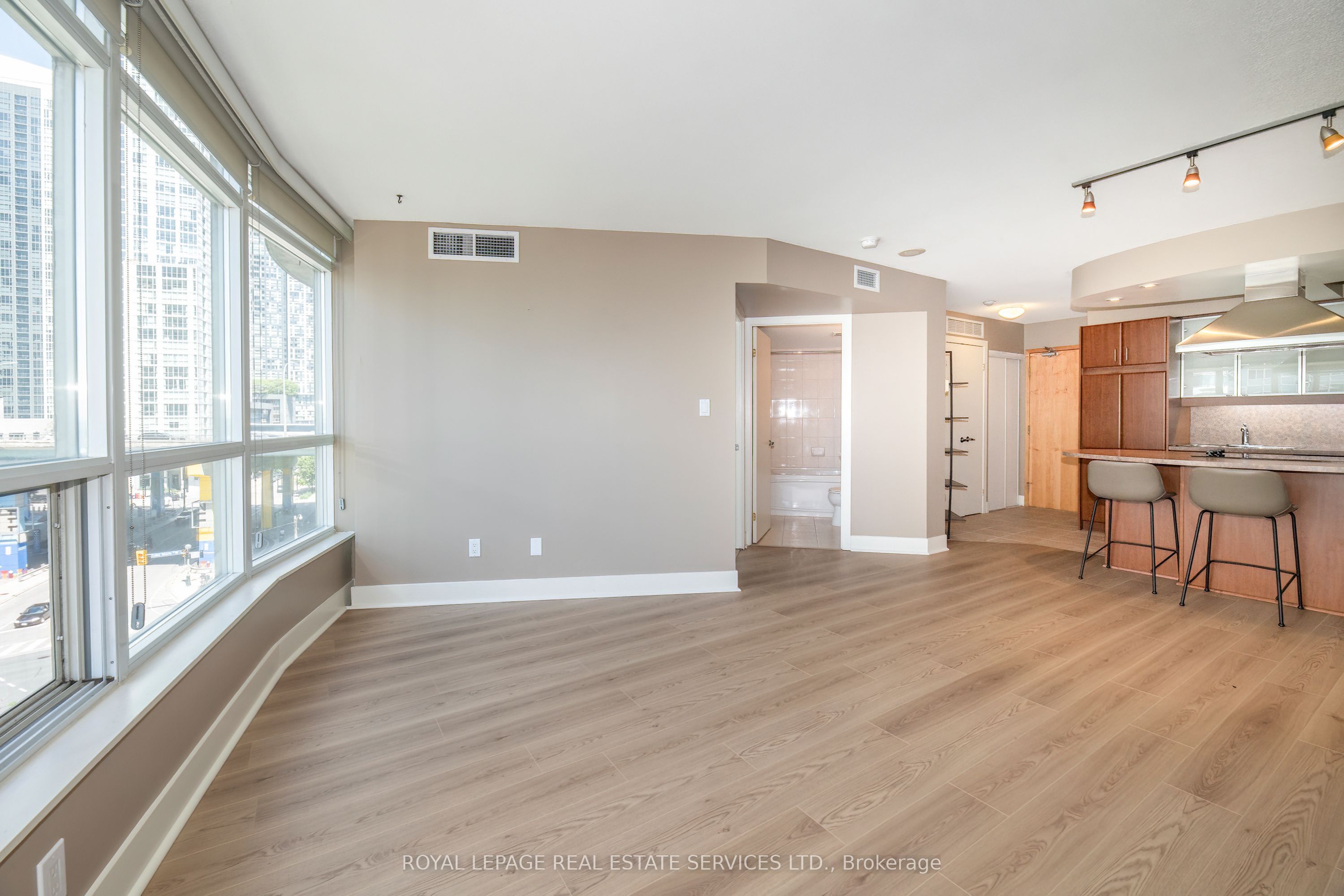 550 Queens Quay W 707, Toronto, ON M5V 3M8 photo 5