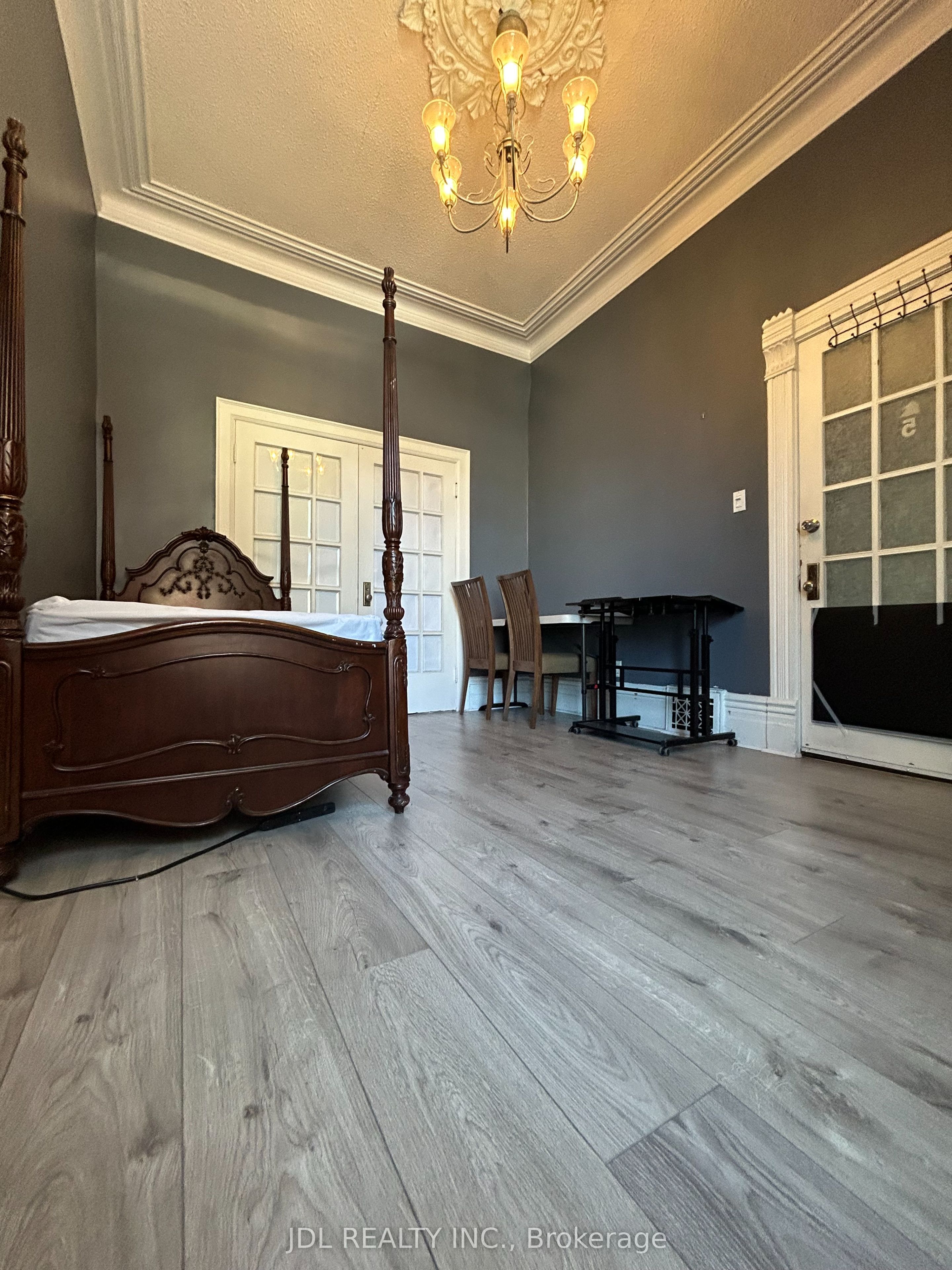 137 Denison Ave Avenue Suite A Main Floor, Toronto, ON M5T 2N2 photo 5