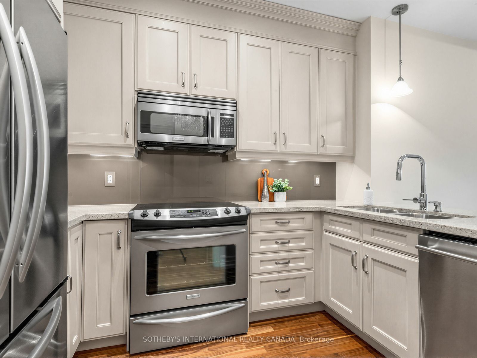 21 Burkebrook Place 224, Toronto, ON M4G 0A2 photo 5