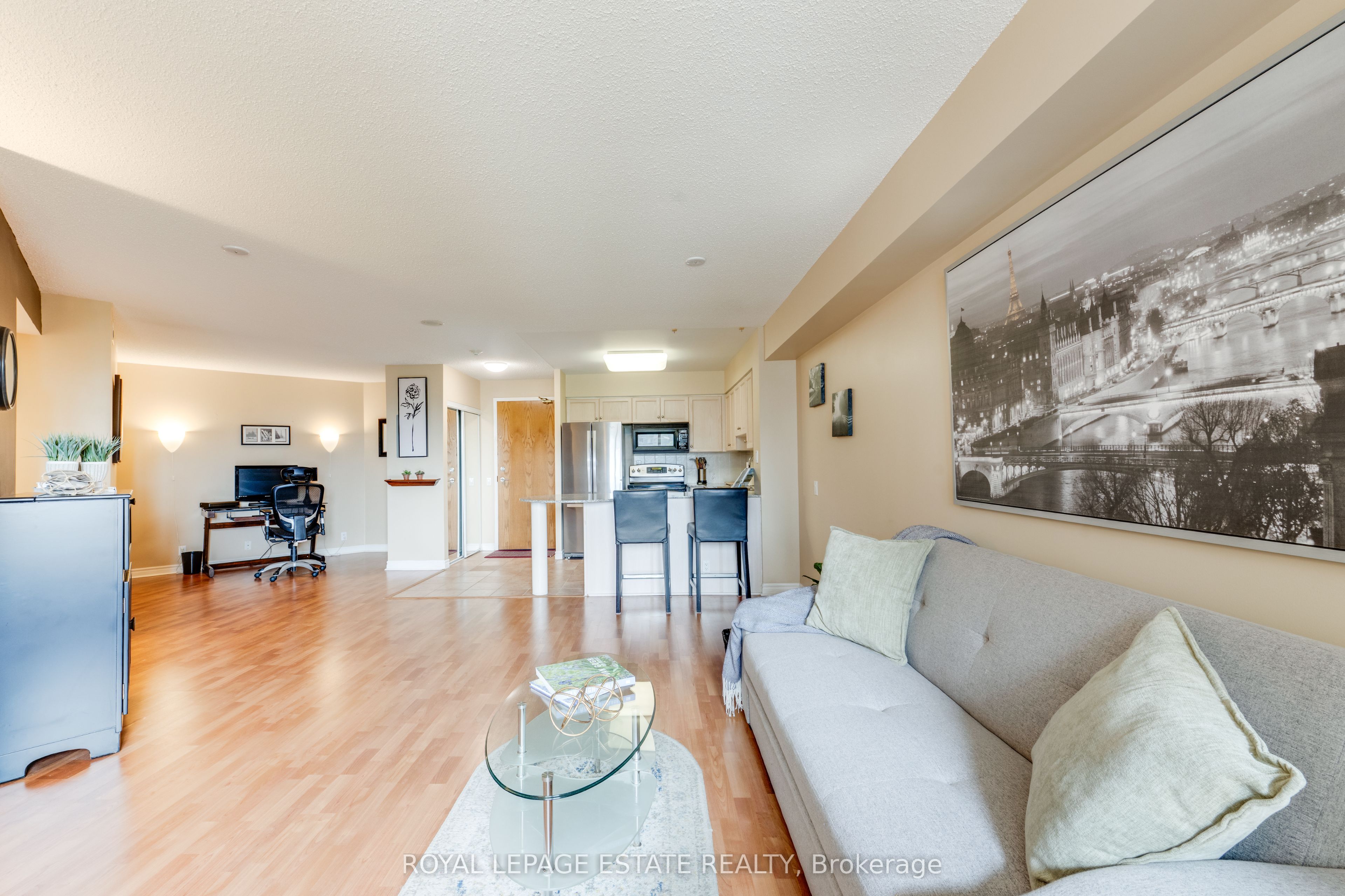 1720 Eglinton Avenue E 623, Toronto, ON M4A 2X8 photo 2