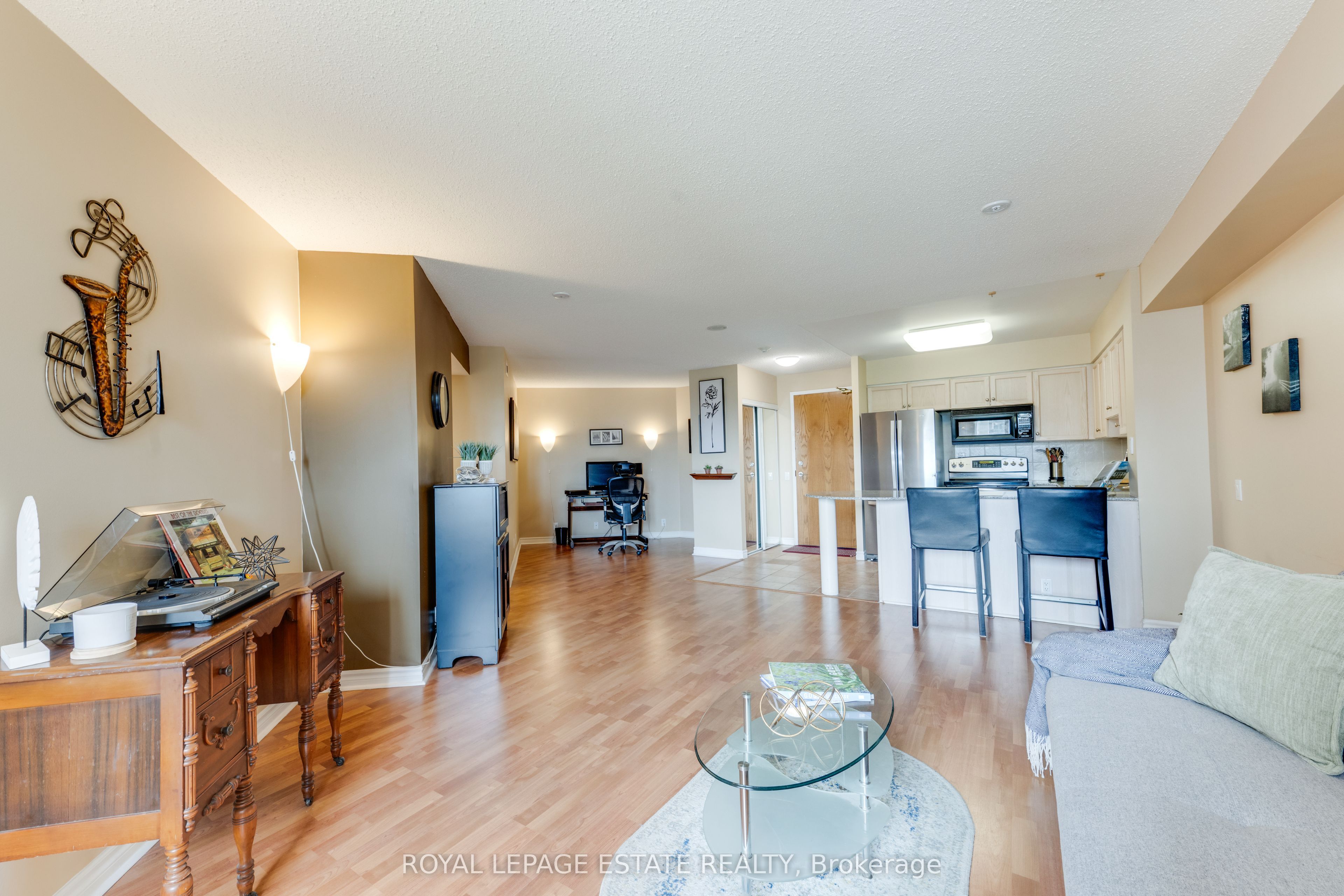 1720 Eglinton Avenue E 623, Toronto, ON M4A 2X8 photo 5