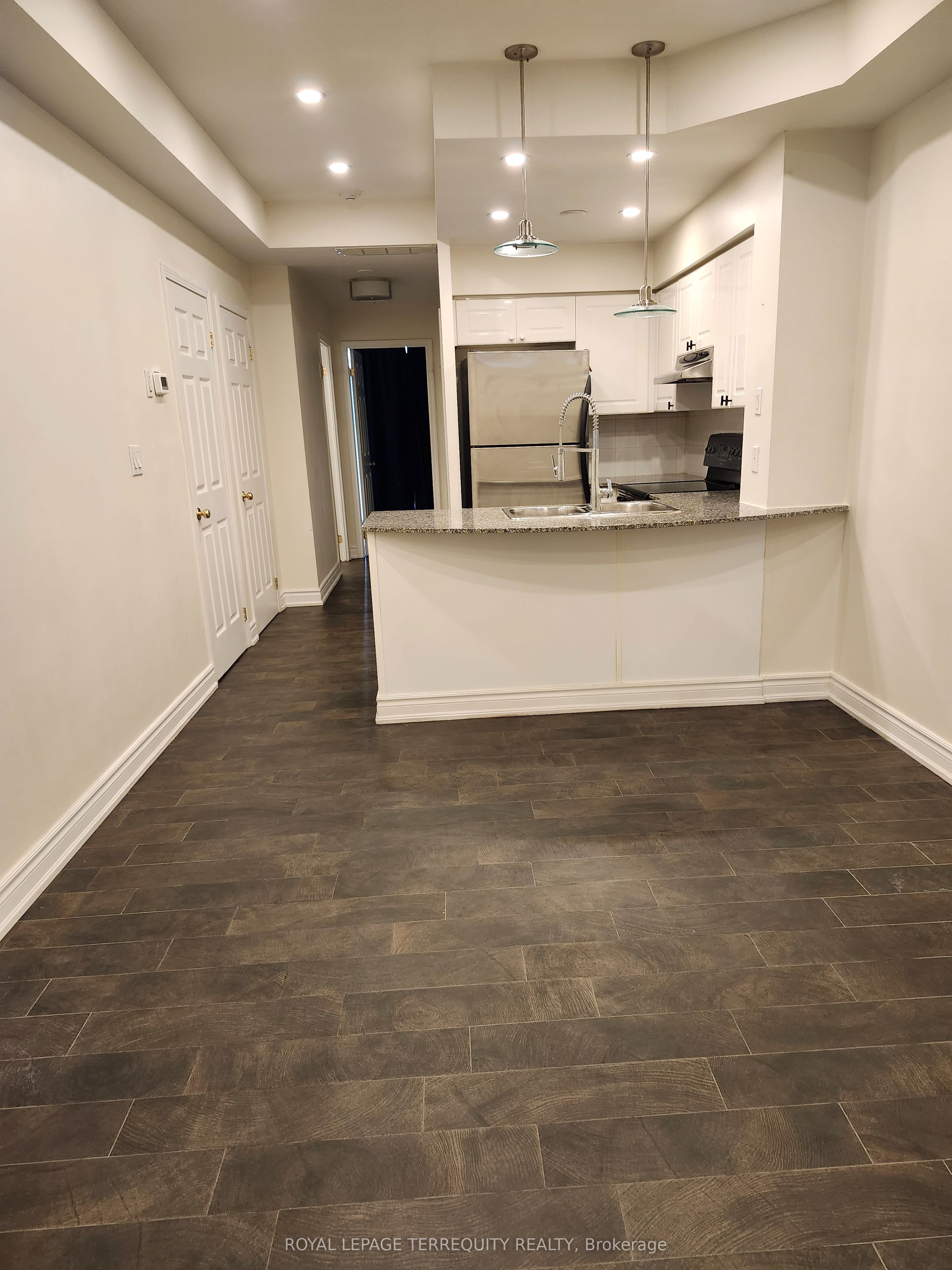30 Stadium Road 252, Toronto, ON M5V 3P4 photo 3