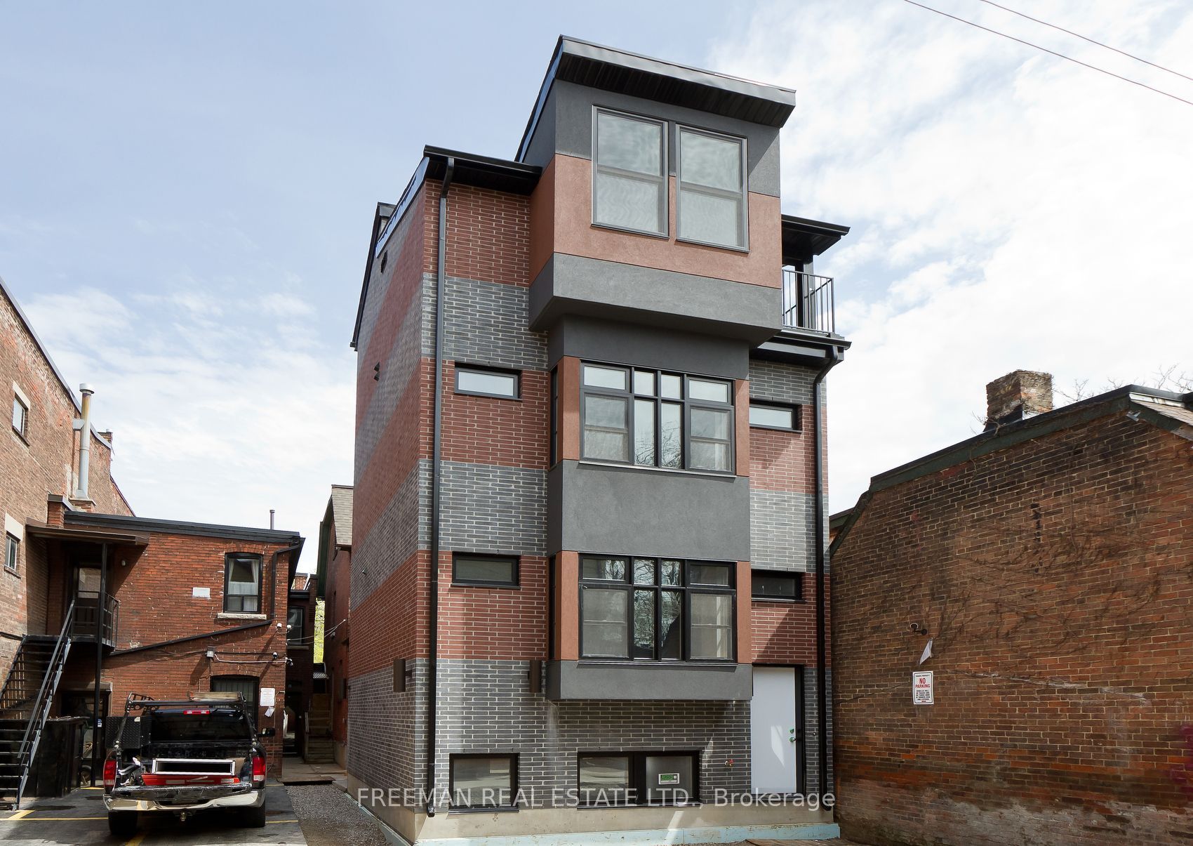1 Max Hartstone Lane, Toronto, ON M5R 3G6
