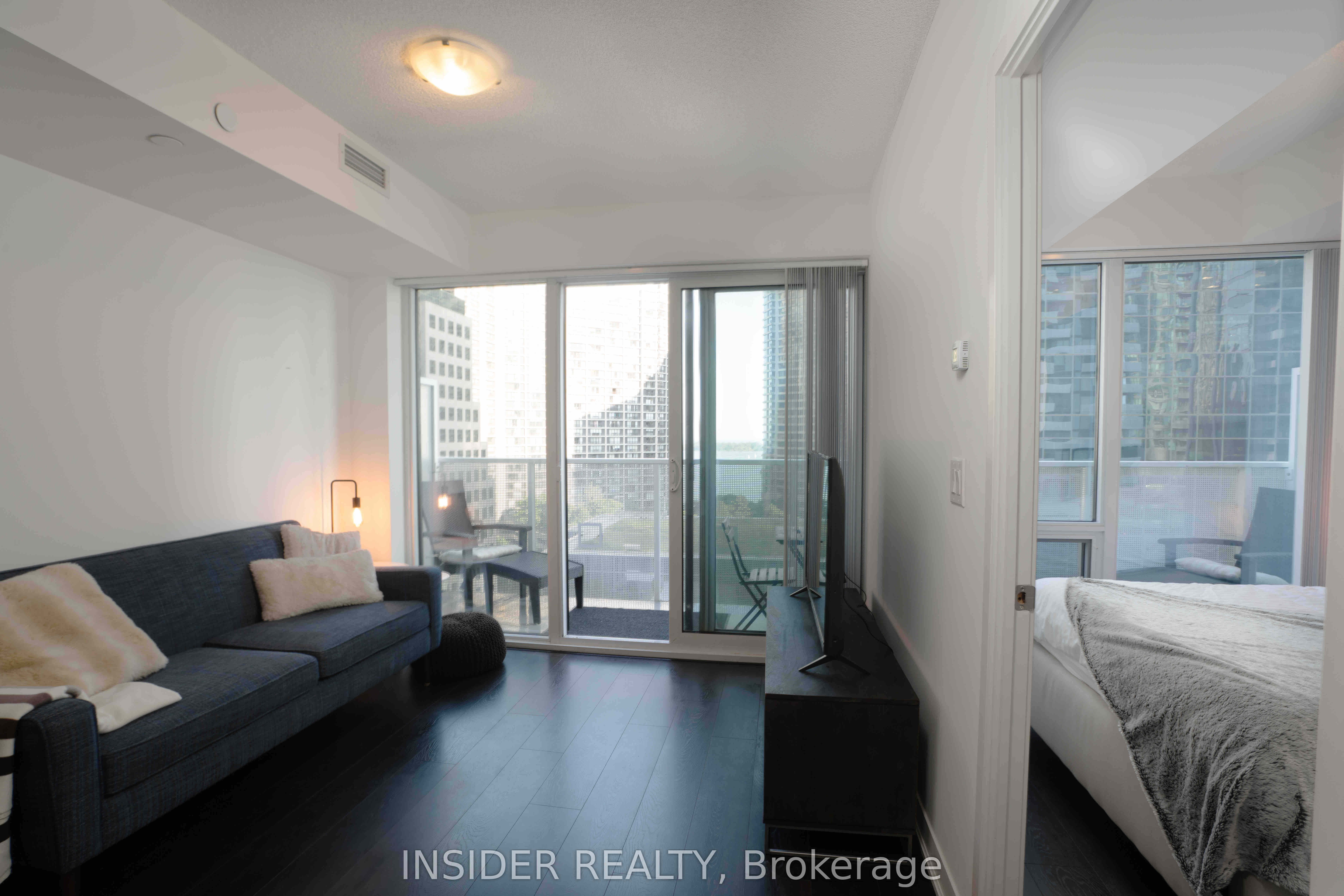 88 Harbour Street 1409, Toronto, ON M5J 0C3 photo 3