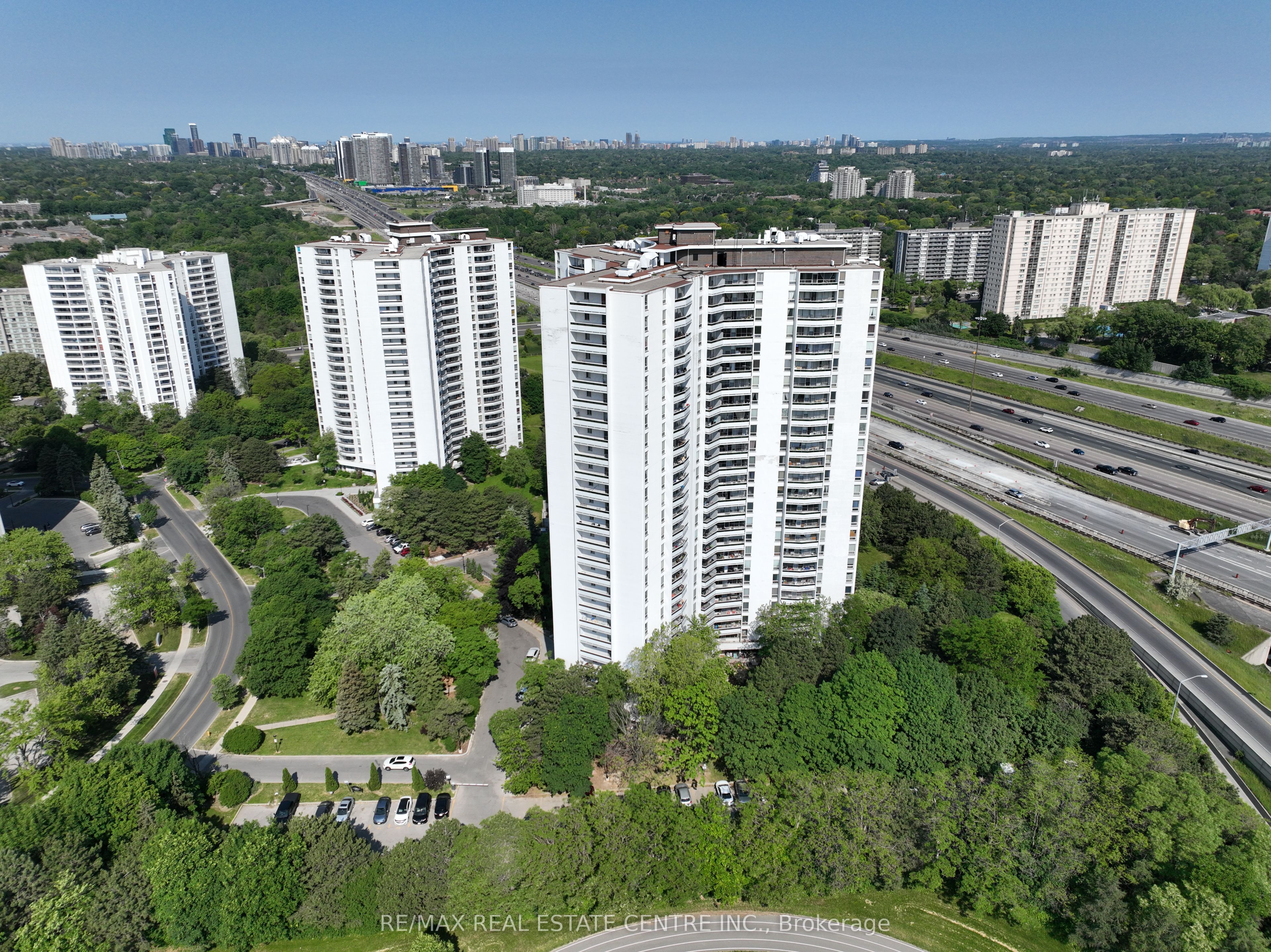 50 Graydon Hall Drive 1401, Toronto, ON M3A 3A5