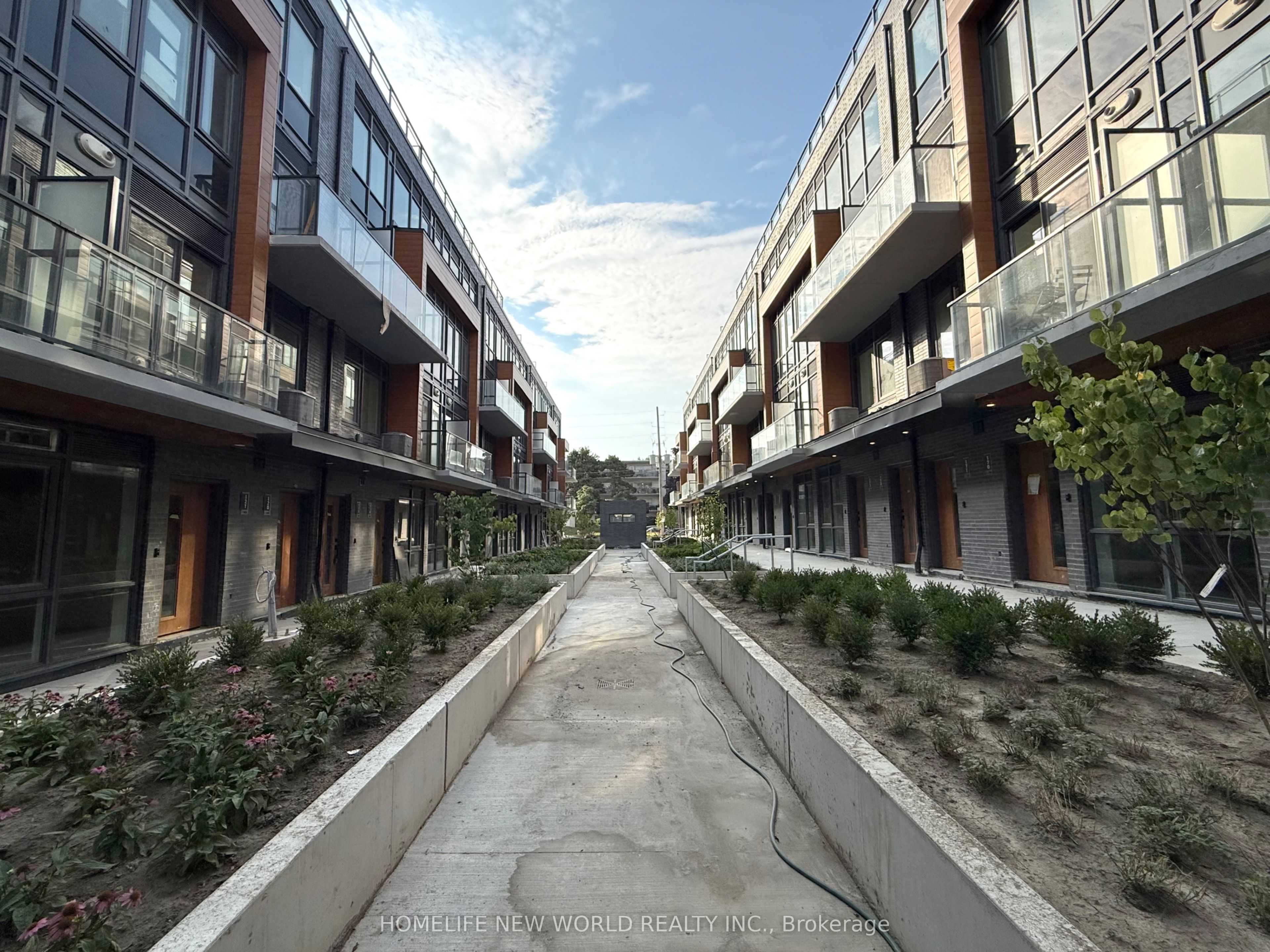 69 Curlew Drive 110, Toronto, ON M3A 2P8