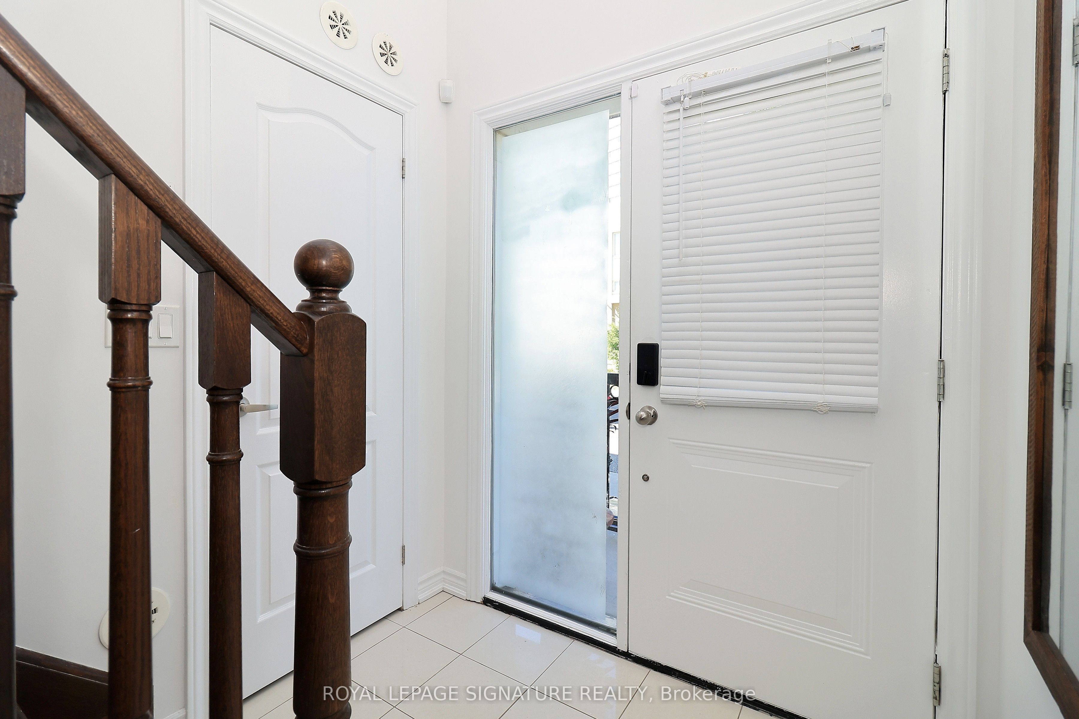 4 Coneflower Crescent, Toronto, ON M2R 0A4 photo 4