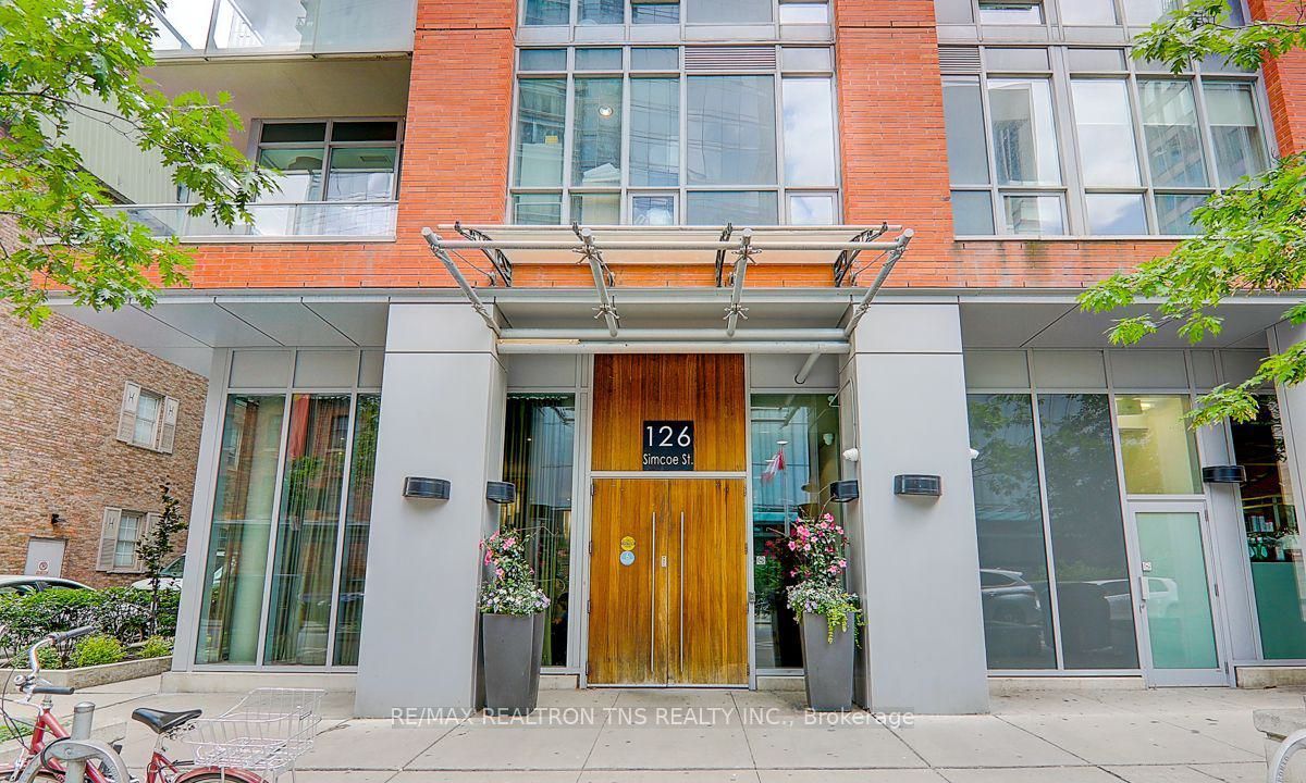 126 Simcoe Street 305, Toronto, ON M5H 4E6 photo 2