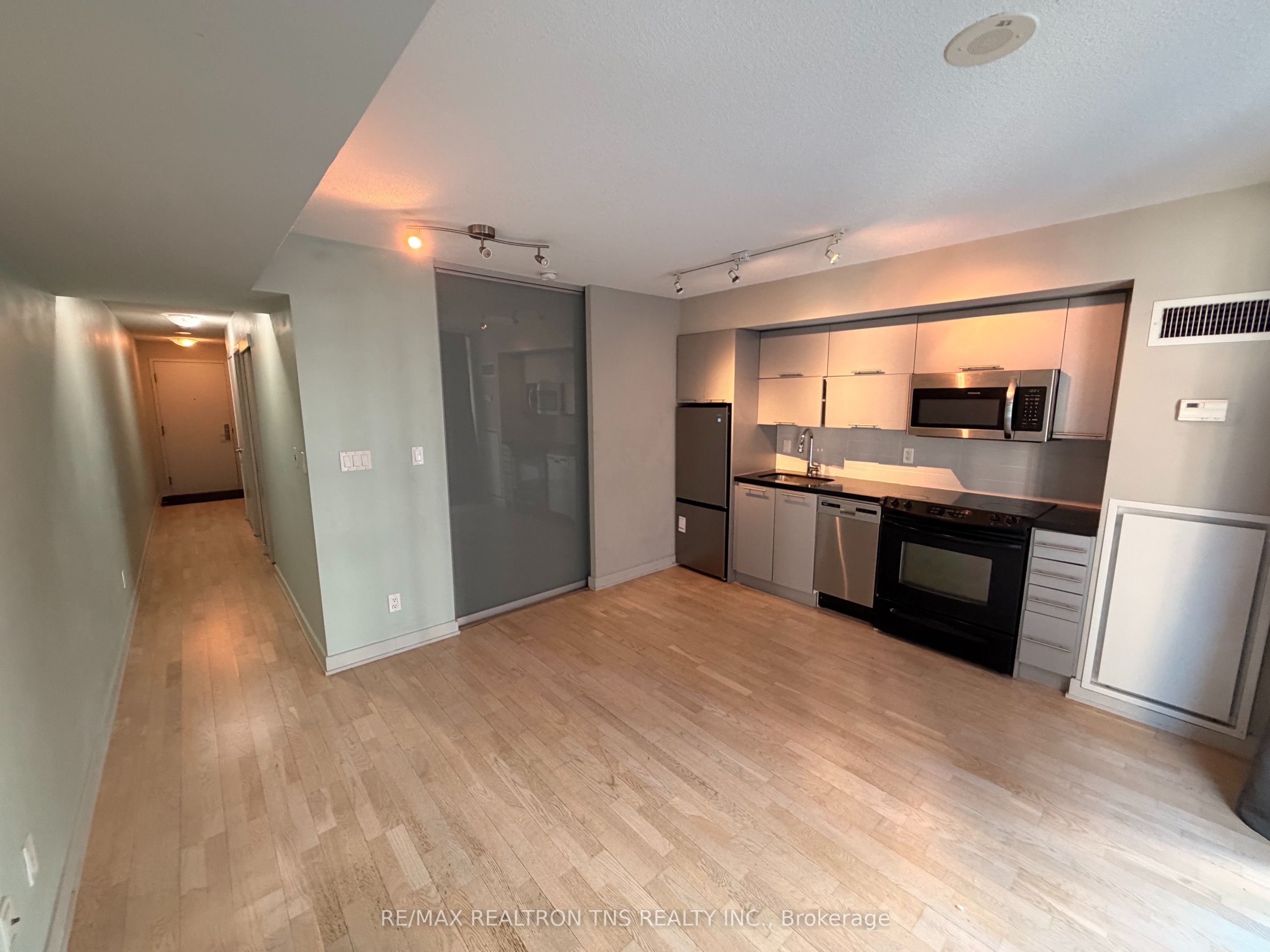 126 Simcoe Street 305, Toronto, ON M5H 4E6 photo 4