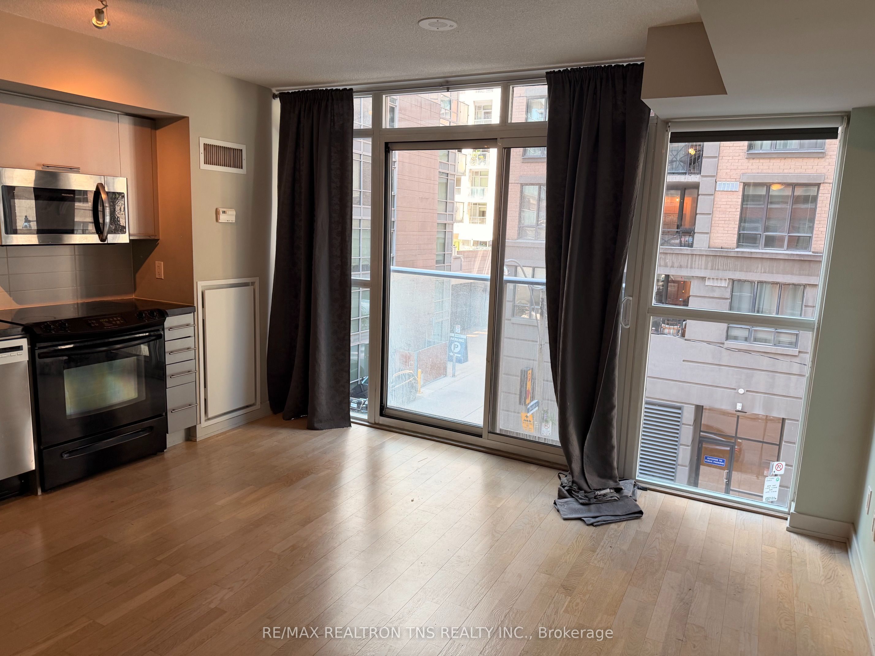 126 Simcoe Street 305, Toronto, ON M5H 4E6 photo 5