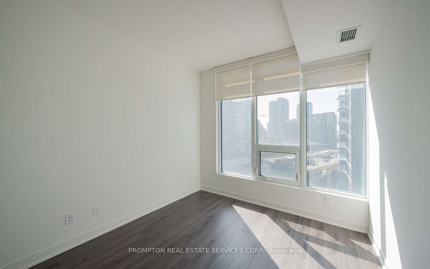 70 Queens Wharf Road 503, Toronto, ON M5V 0J2 photo 5