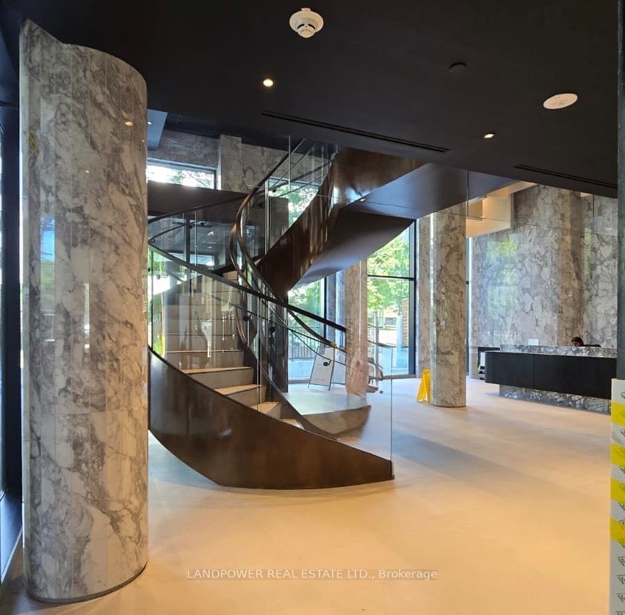 91 Montclair Avenue 709, Toronto, ON M5P 0B1 photo 4