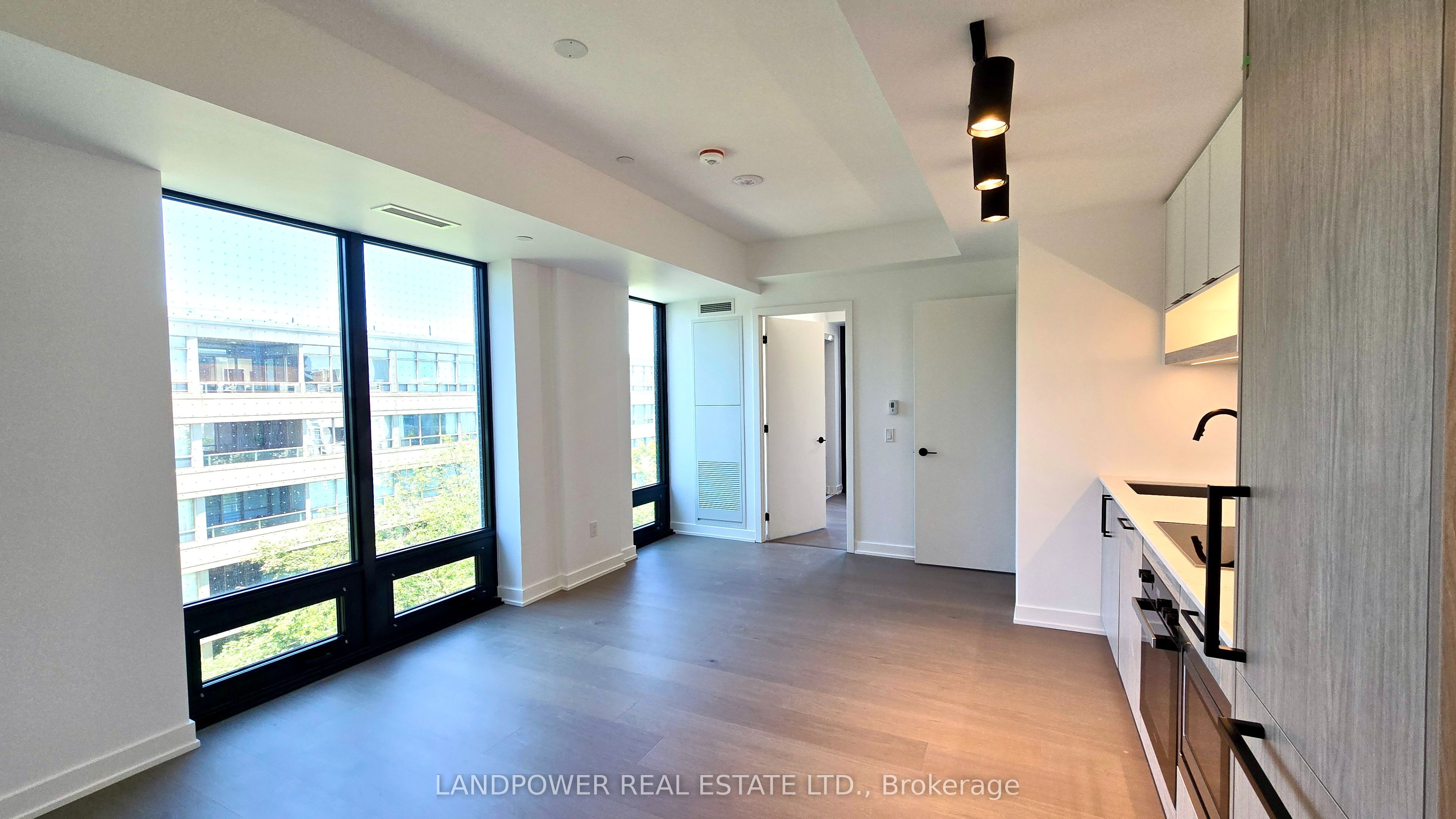 91 Montclair Avenue 709, Toronto, ON M5P 0B1 photo 5