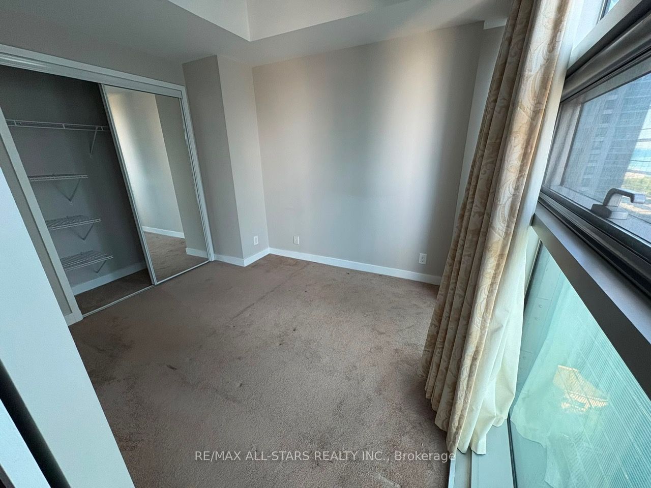 14 York Street 2209, Toronto, ON M5J 0B1 photo 4