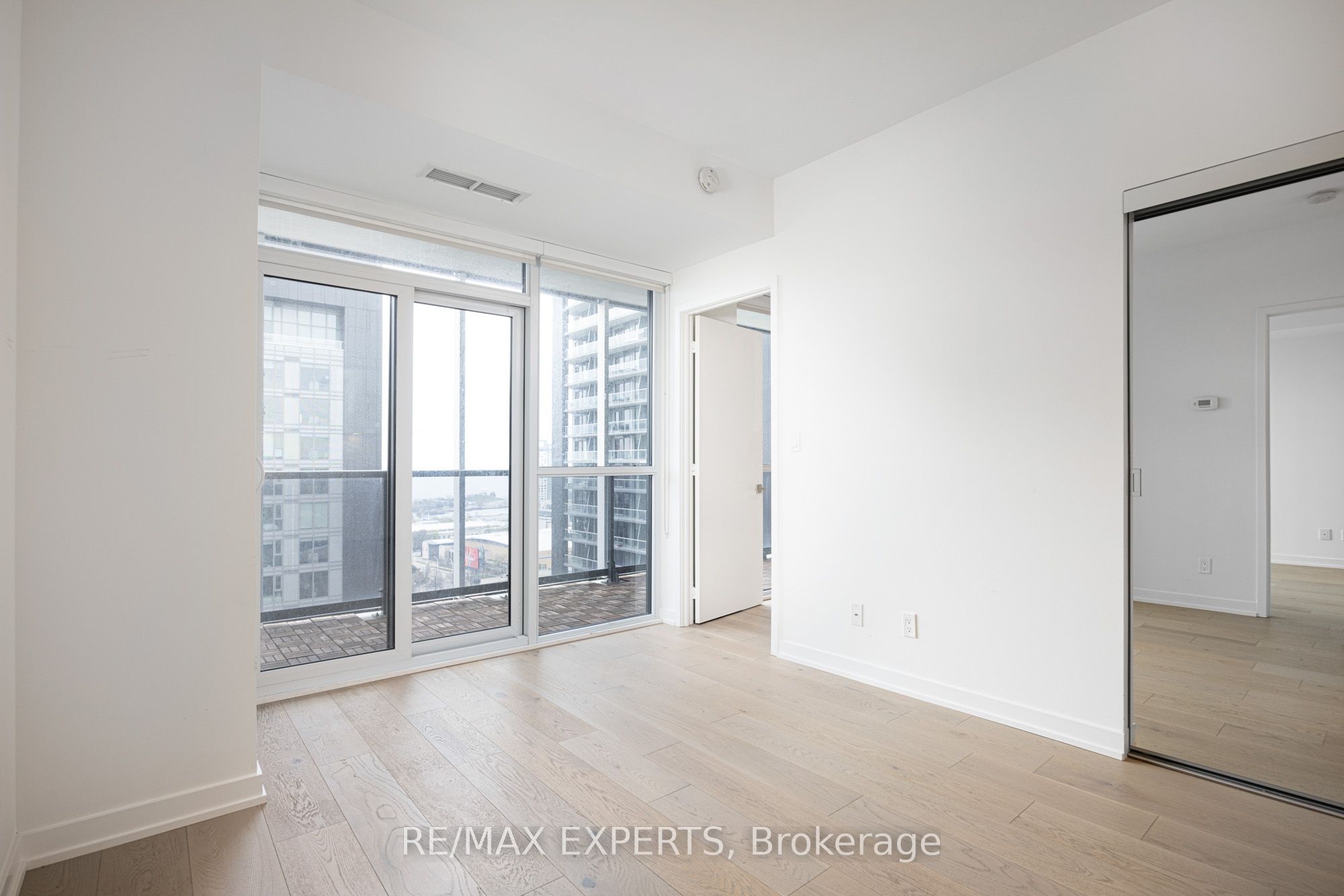 50 Ordnance Street 2201, Toronto, ON M6K 0C9 photo 5