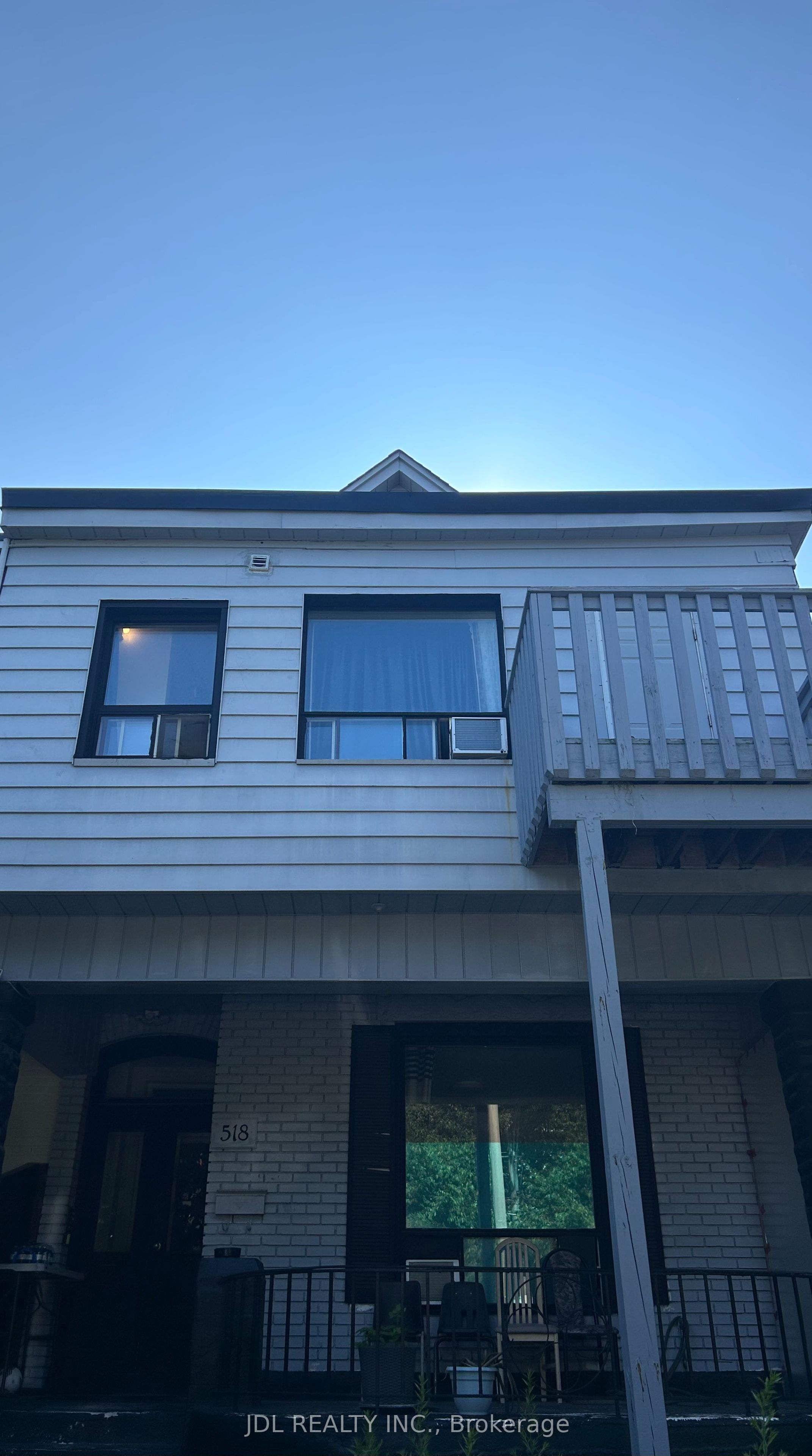 518 Manning Ave Avenue Suite A, 2nd Floor, Toronto, ON M6G 2V7