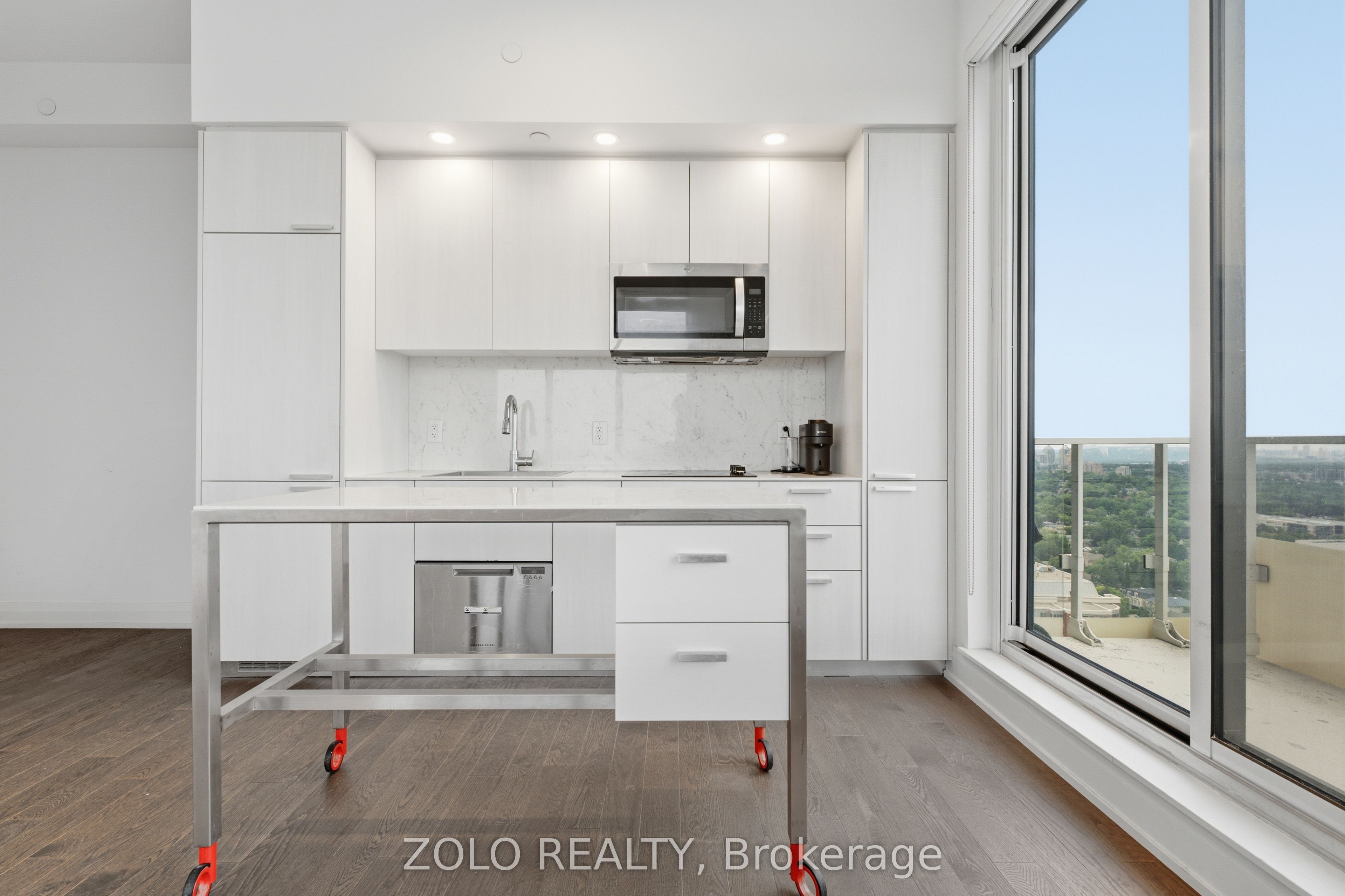 75 Canterbury Place PH303, Toronto, ON M2N 0L2 photo 4