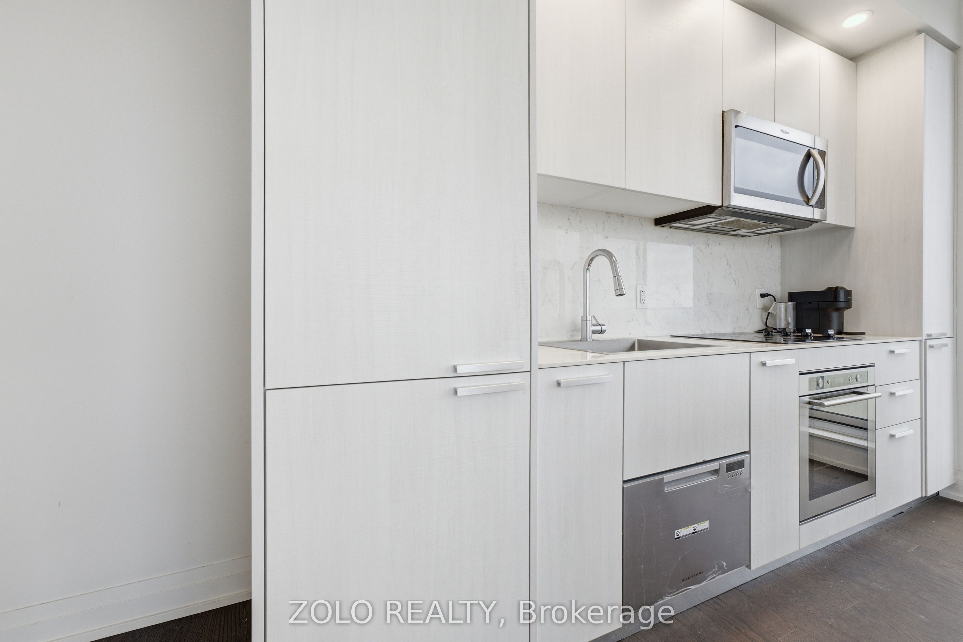 75 Canterbury Place PH303, Toronto, ON M2N 0L2 photo 5