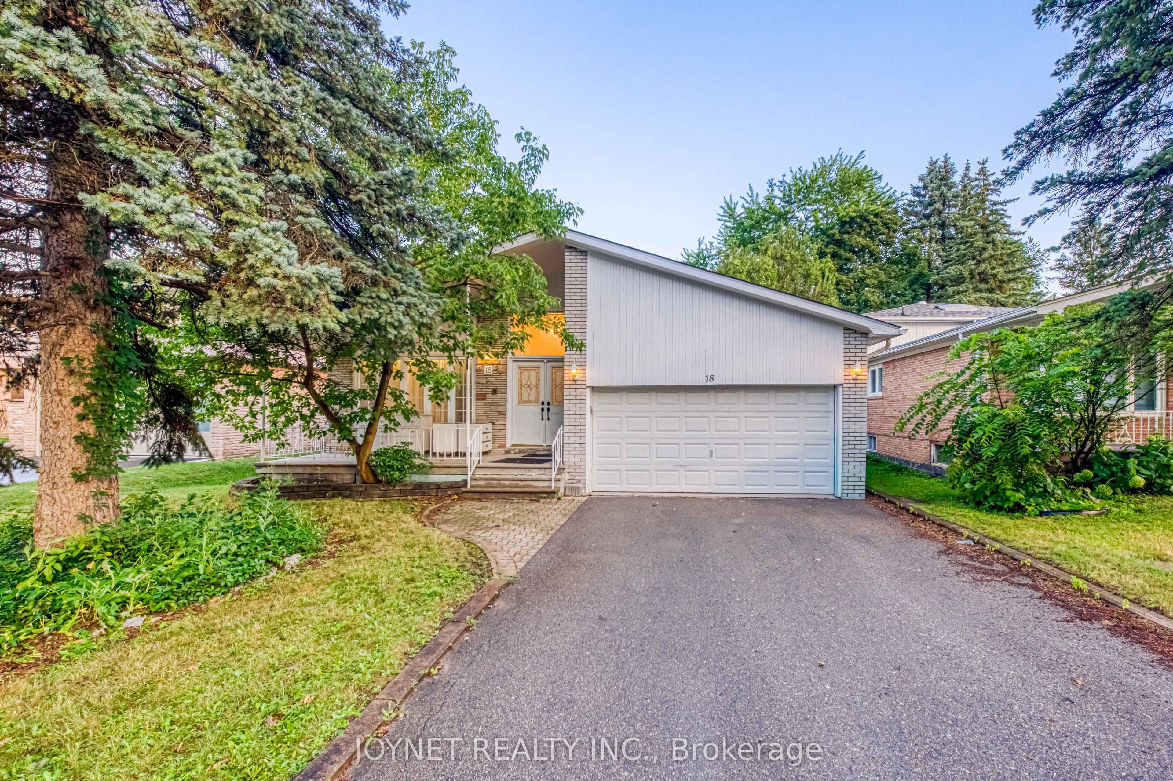 18 Bruce Farm Drive, Toronto, ON M2H 1G3