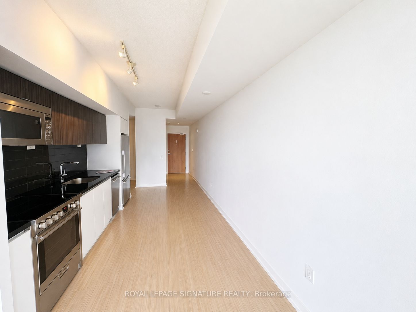 75 Queens Wharf Road 3002, Toronto, ON M5V 0J8 photo 2
