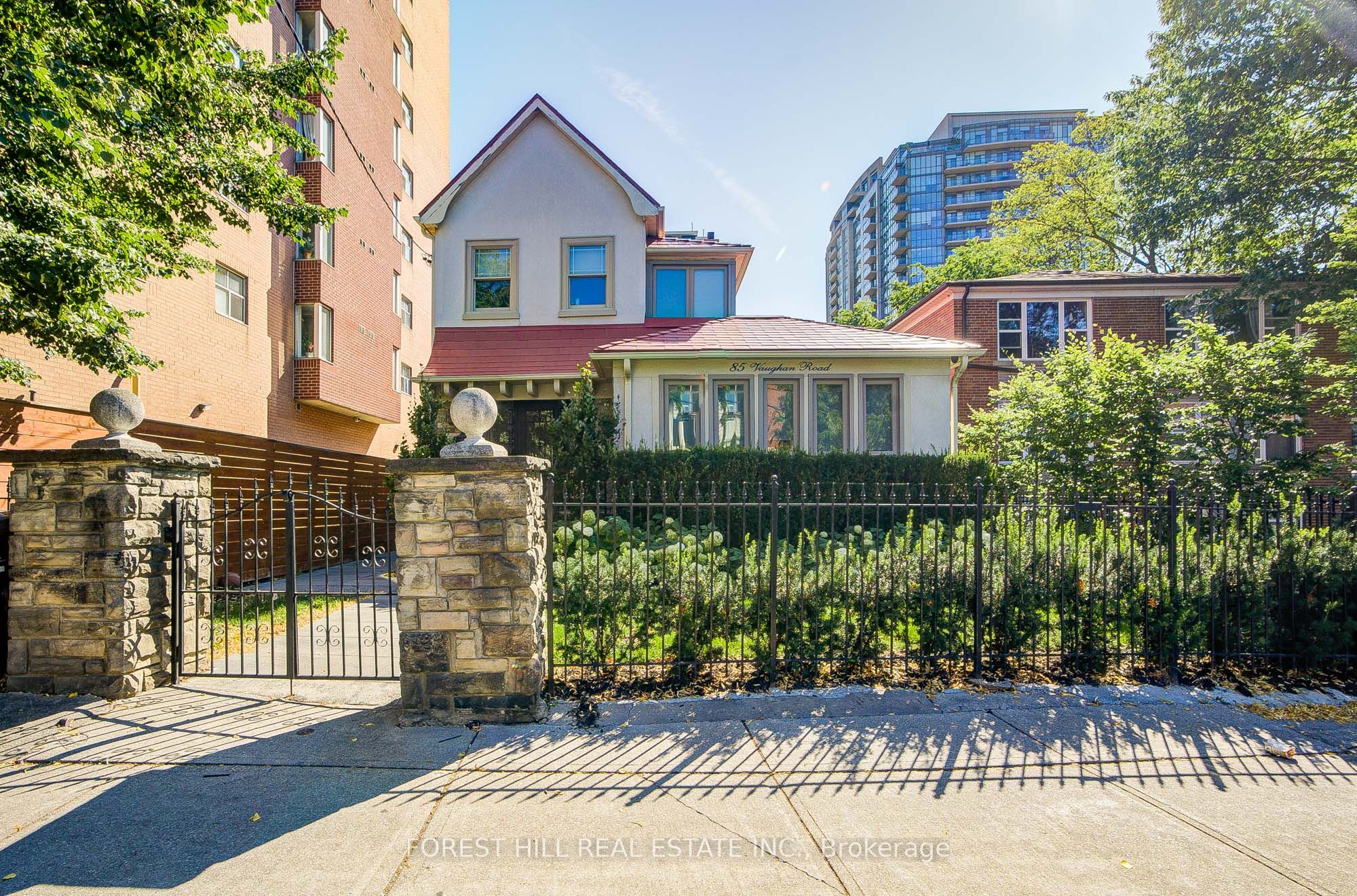 85 Vaughan Road 5, Toronto, ON M6C 2L9 photo 2