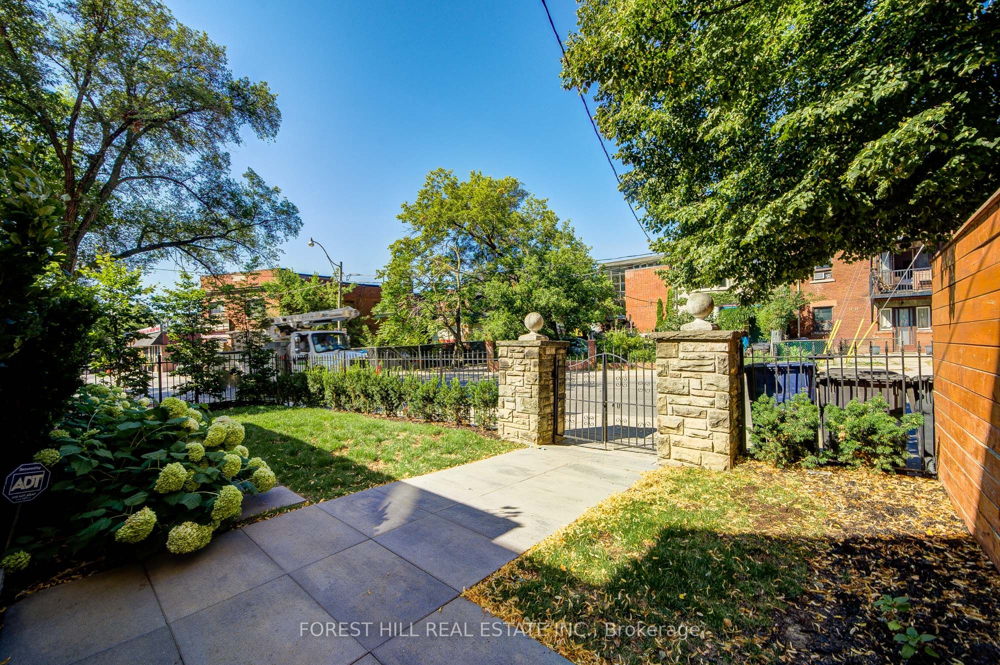 85 Vaughan Road 5, Toronto, ON M6C 2L9 photo 4
