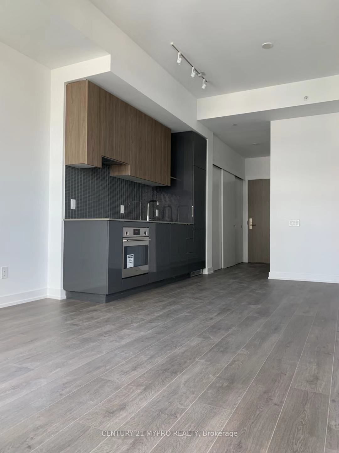 161 Roehampton Avenue 909, Toronto, ON M4P 0C8 photo 2