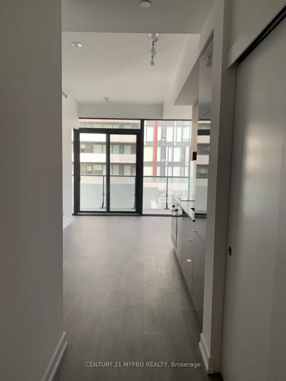 161 Roehampton Avenue 909, Toronto, ON M4P 0C8 photo 3