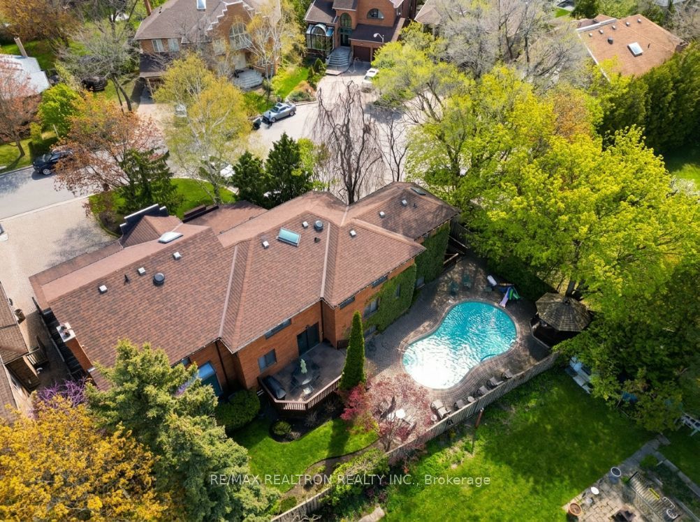 15 Sunforest Court, Toronto, ON M2R 3W3 photo 3