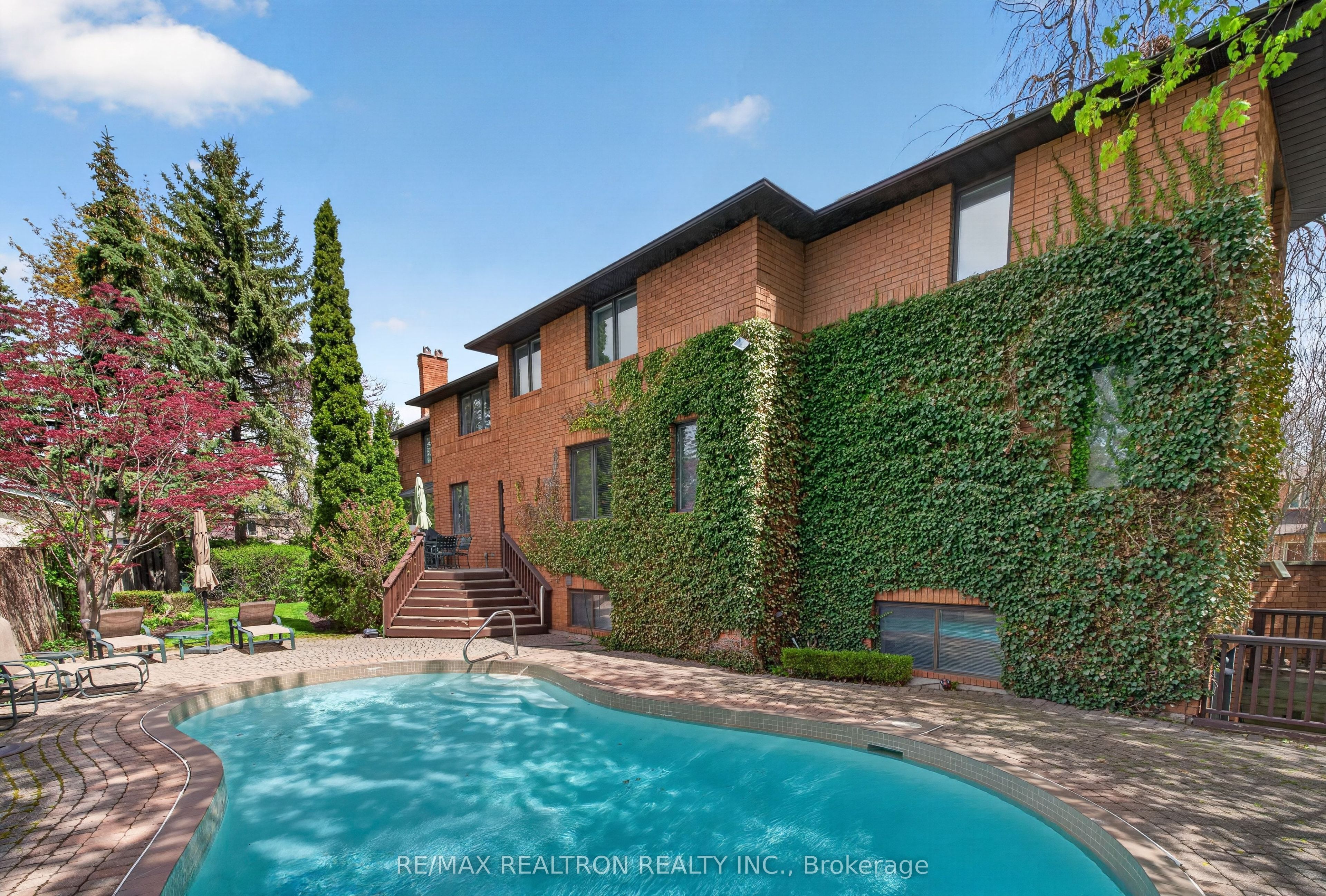 15 Sunforest Court, Toronto, ON M2R 3W3 photo 5
