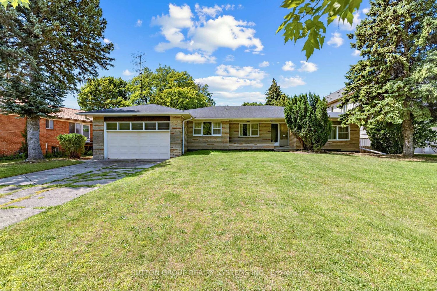 4 Banbury Road, Toronto, ON M3B 2L3