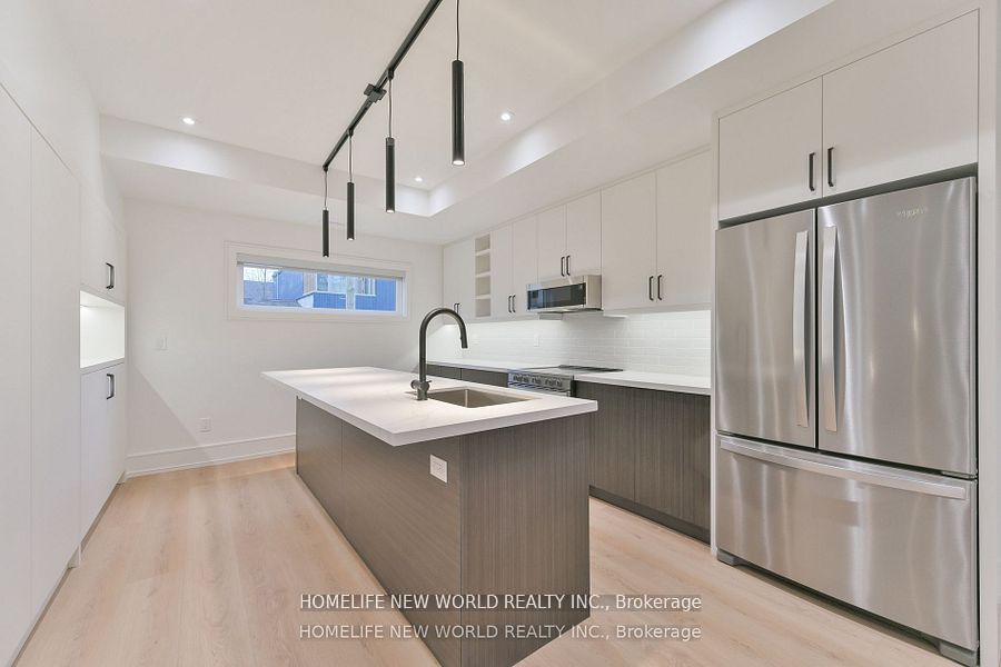 995 Dufferin Street Laneway, Toronto, ON M6H 4B2 photo 2