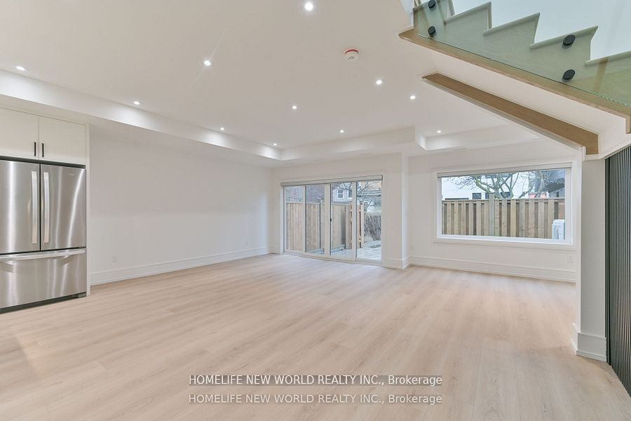 995 Dufferin Street Laneway, Toronto, ON M6H 4B2 photo 4