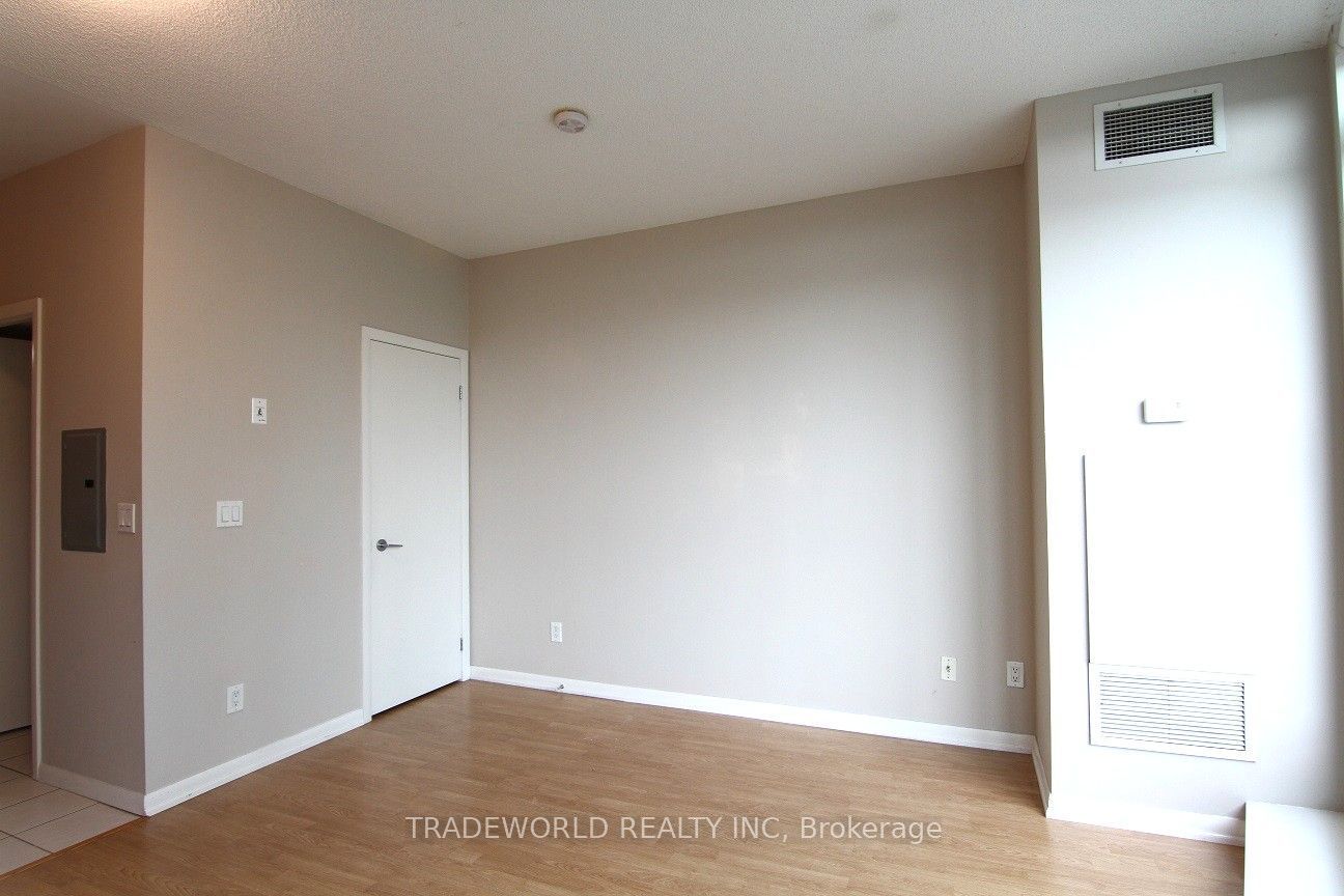 219 Fort York Boulevard 807, Toronto, ON M5V 1B1 photo 3
