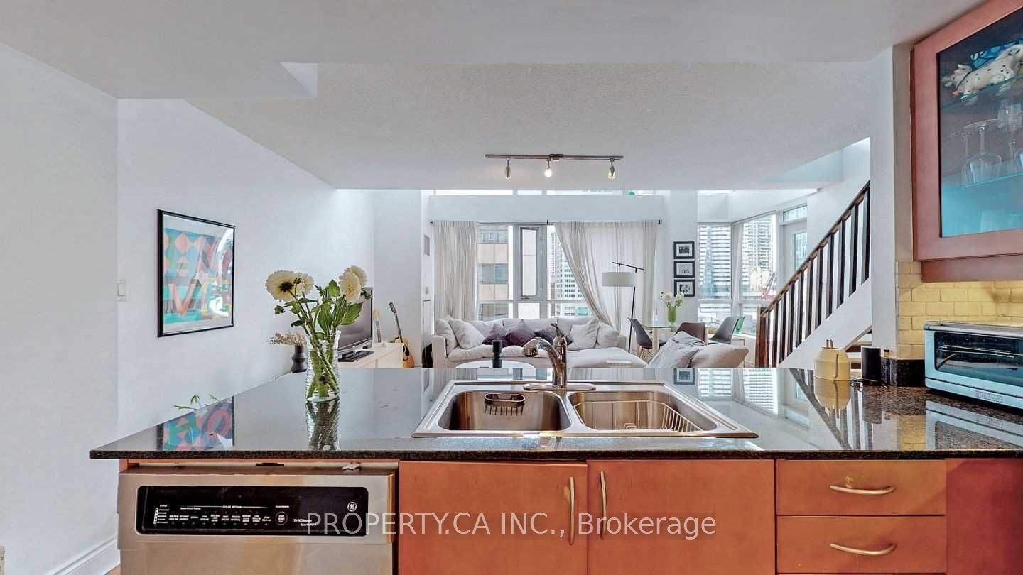 80 Cumberland Street 1110, Toronto, ON M5R 3V1 photo 5