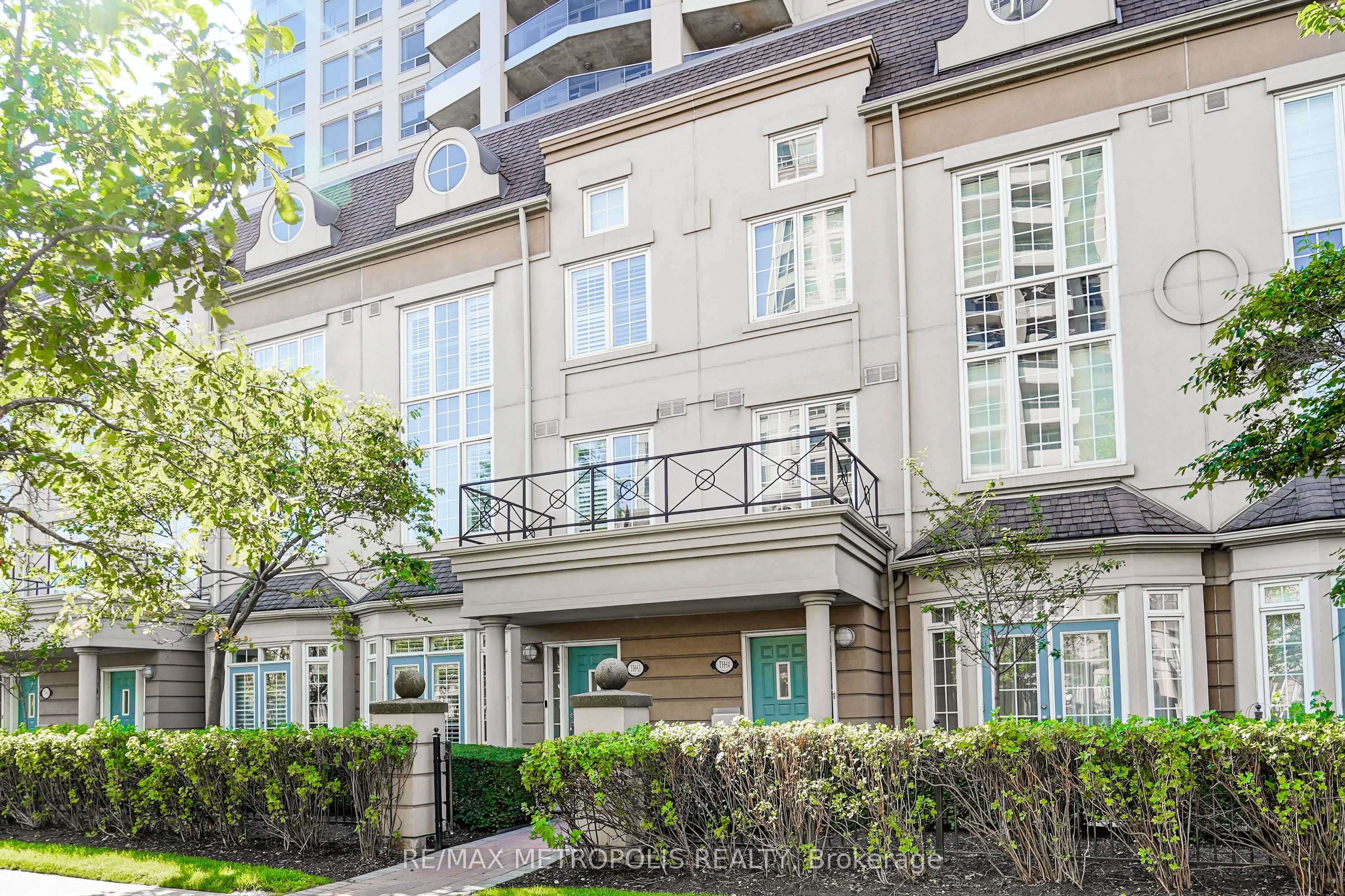 3 Rean Drive Th13, Toronto, ON M2K 3C2