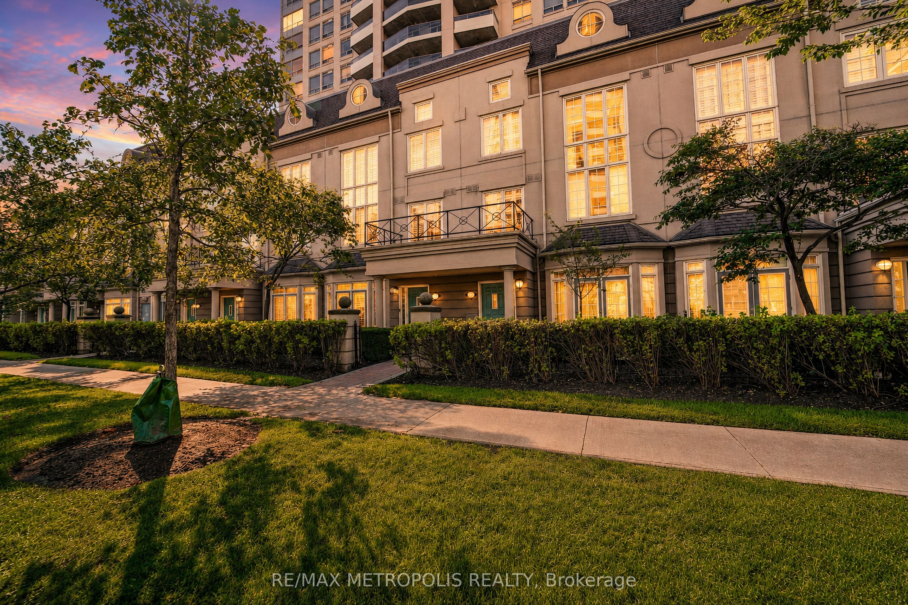 3 Rean Drive Th13, Toronto, ON M2K 3C2 photo 3