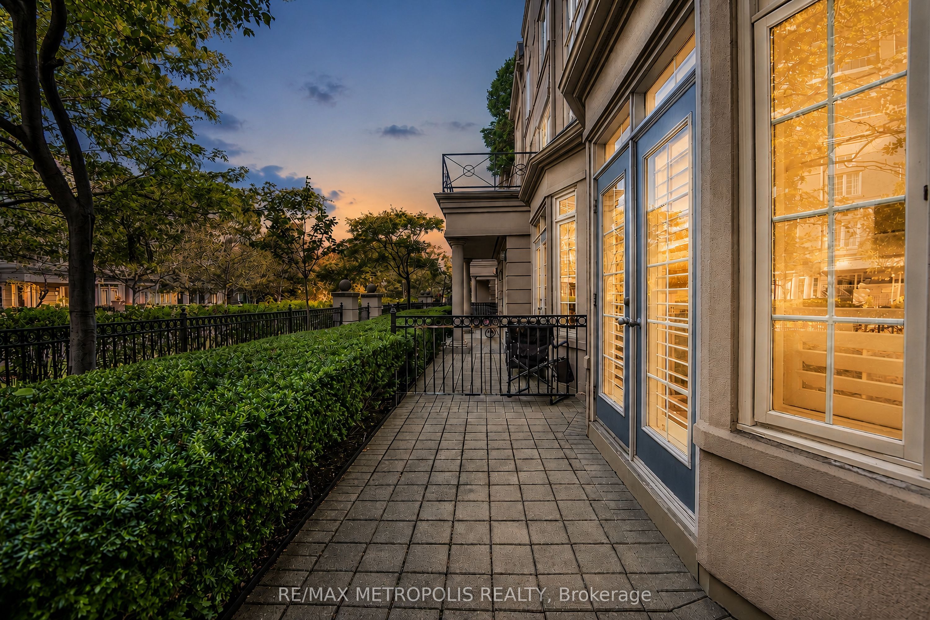 3 Rean Drive Th13, Toronto, ON M2K 3C2 photo 4