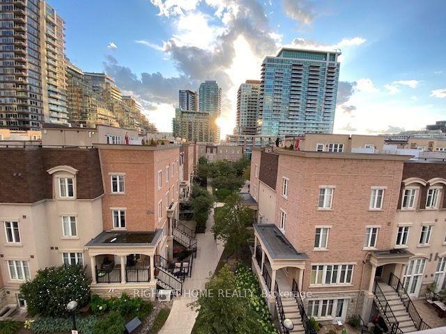 34 Western Battery Road 425, Toronto, ON M6K 3N9 photo 2