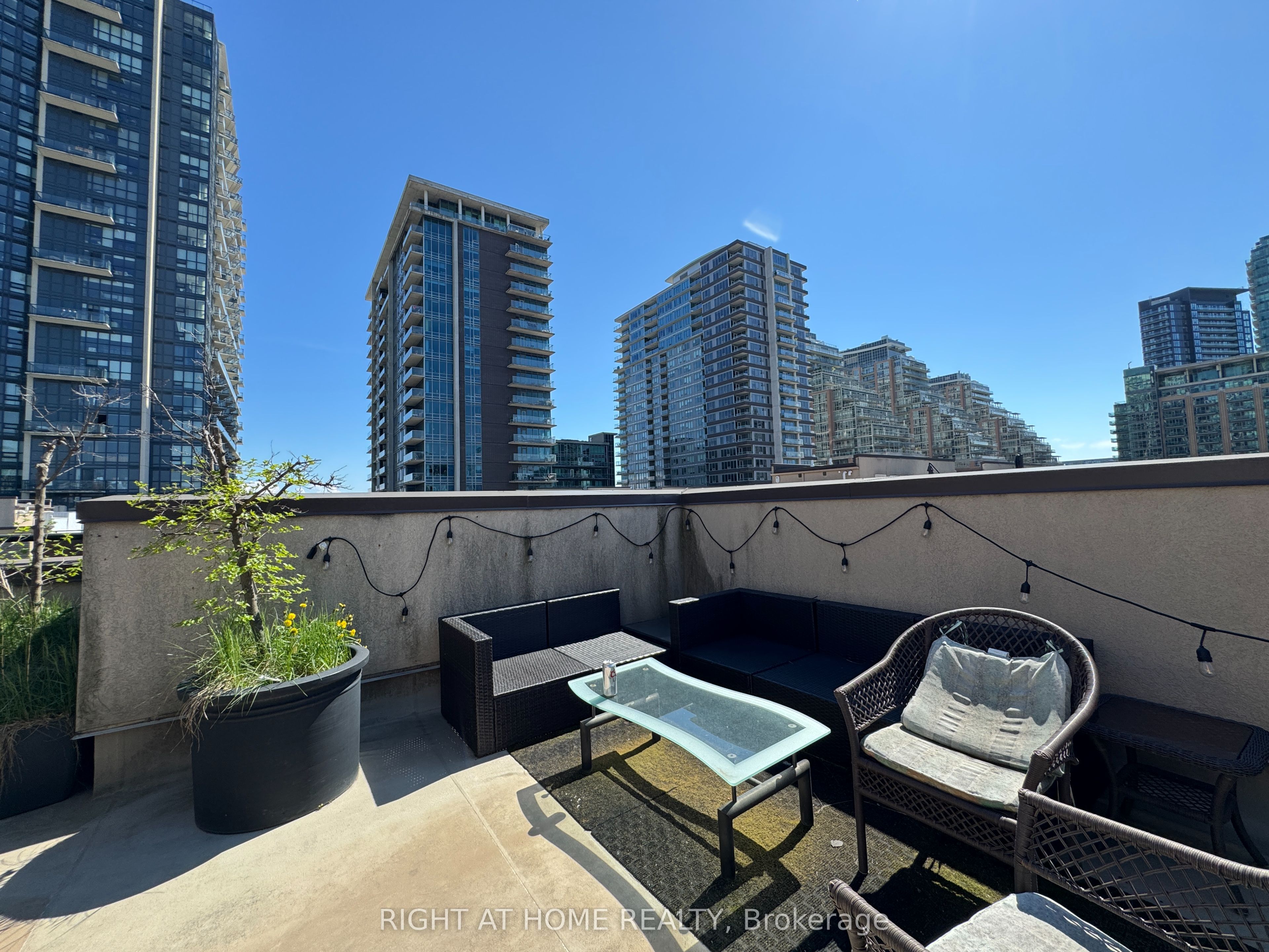34 Western Battery Road 425, Toronto, ON M6K 3N9 photo 3