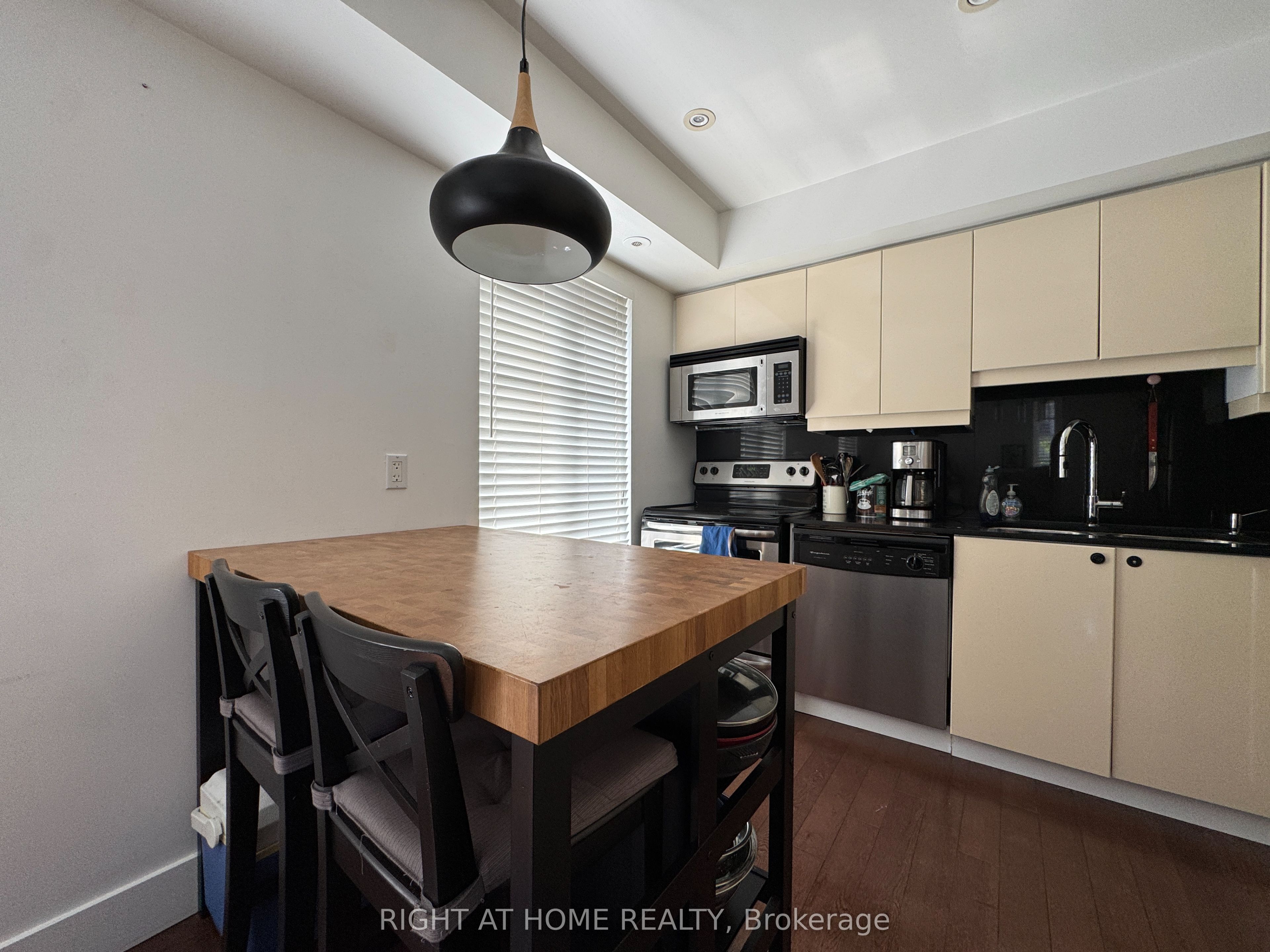 34 Western Battery Road 425, Toronto, ON M6K 3N9 photo 4