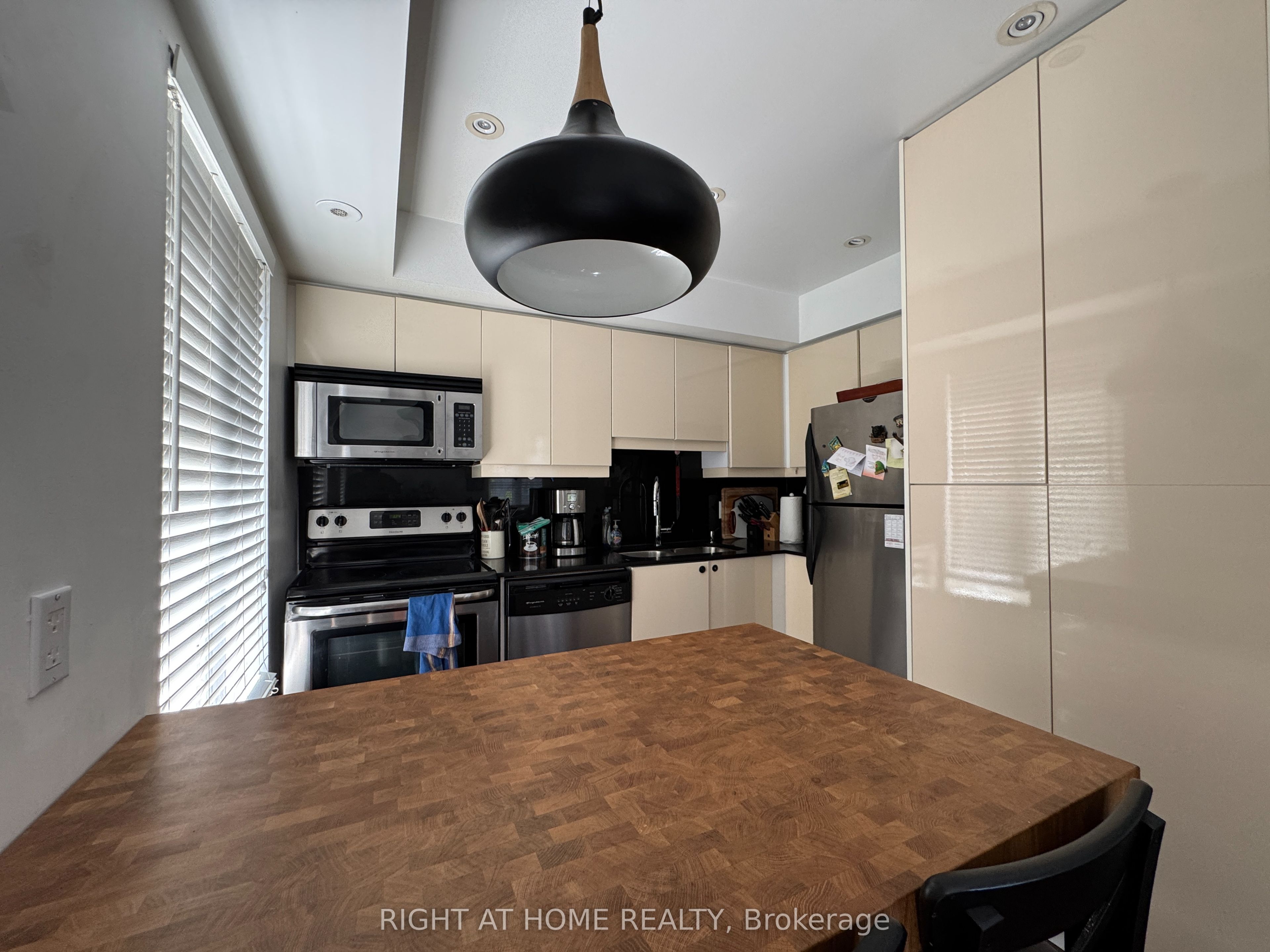 34 Western Battery Road 425, Toronto, ON M6K 3N9 photo 5